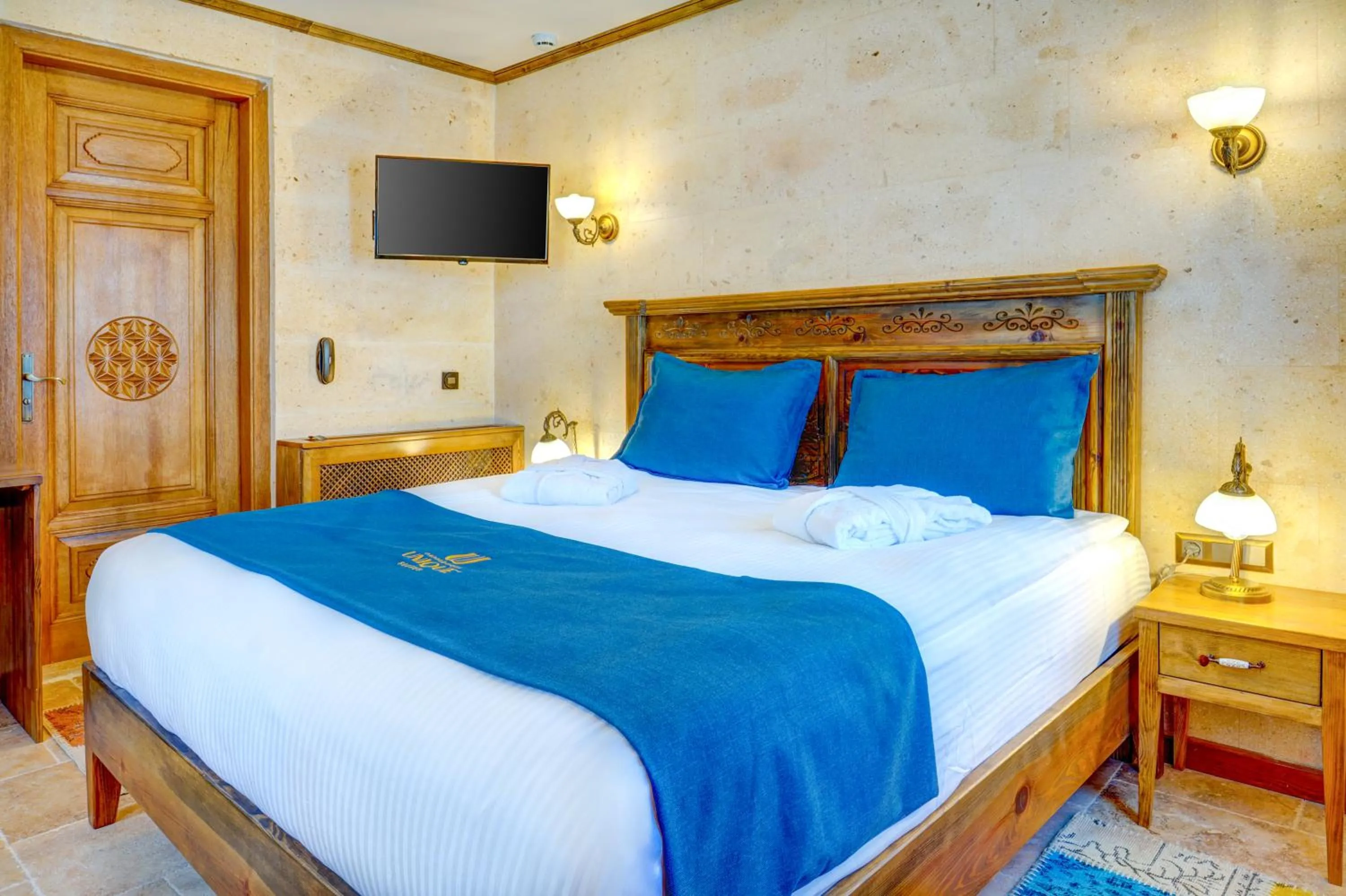 Photo of the whole room, Bed in Unique Cappadocia Palace