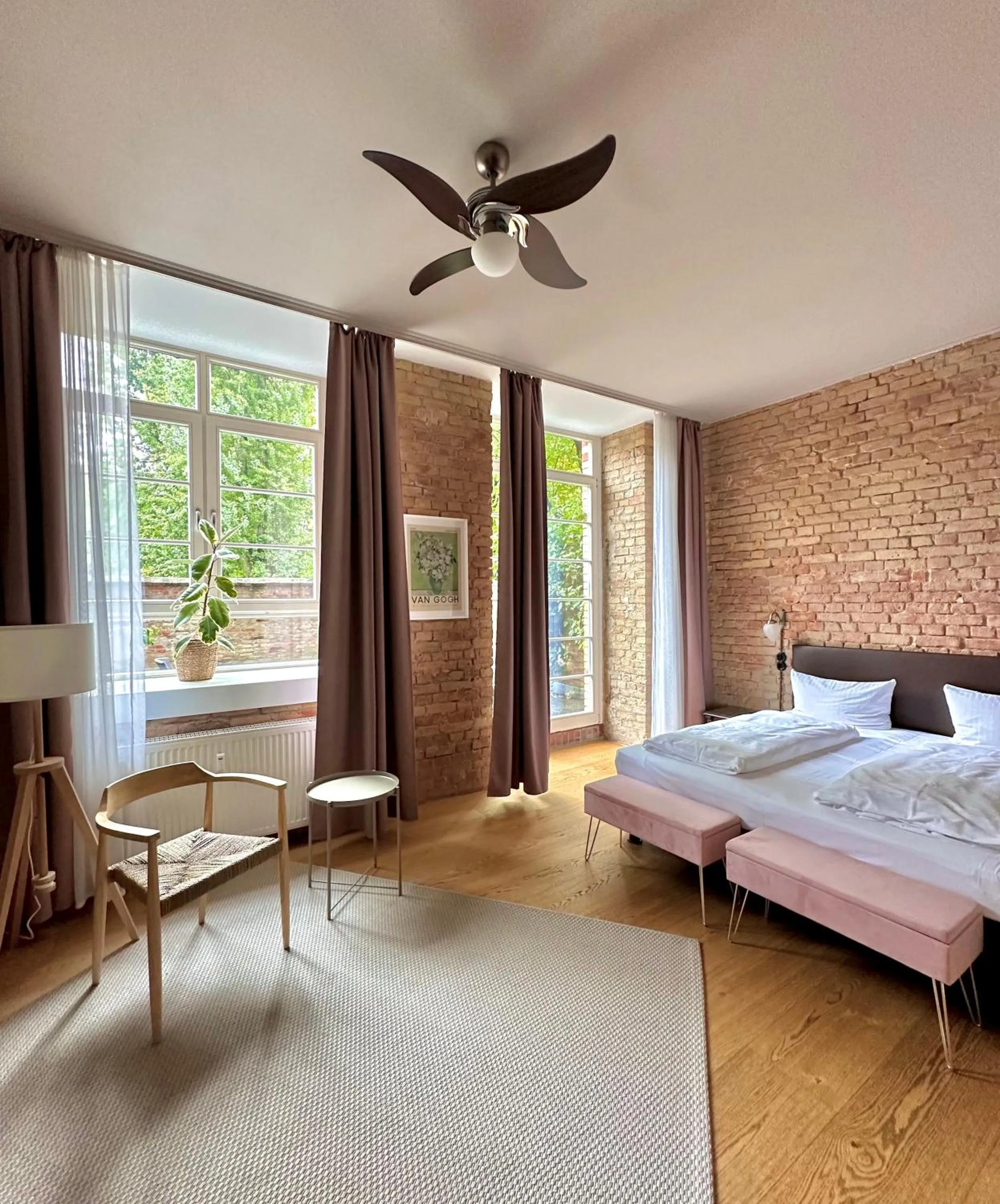 Photo of the whole room, Bed in cinderella.kreuzberg