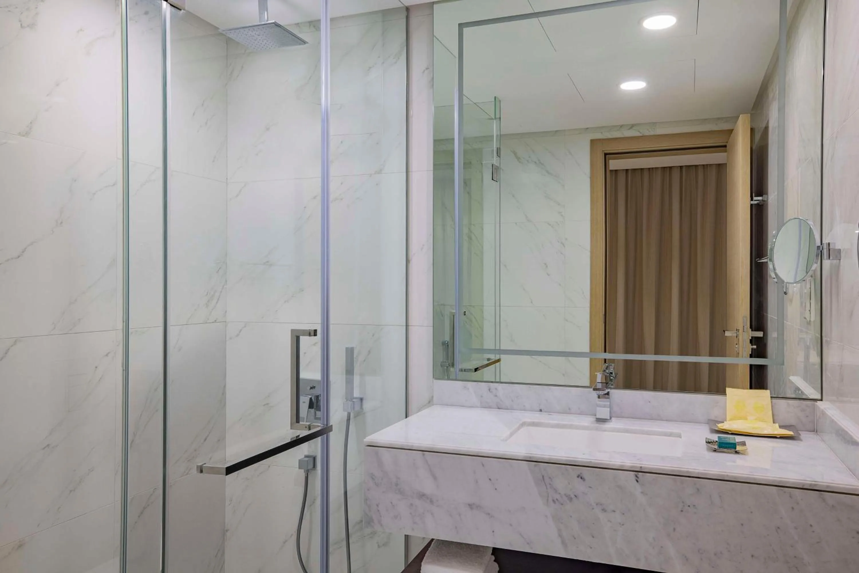 Toilet in Hilton Bahrain City Centre Hotel & Residences