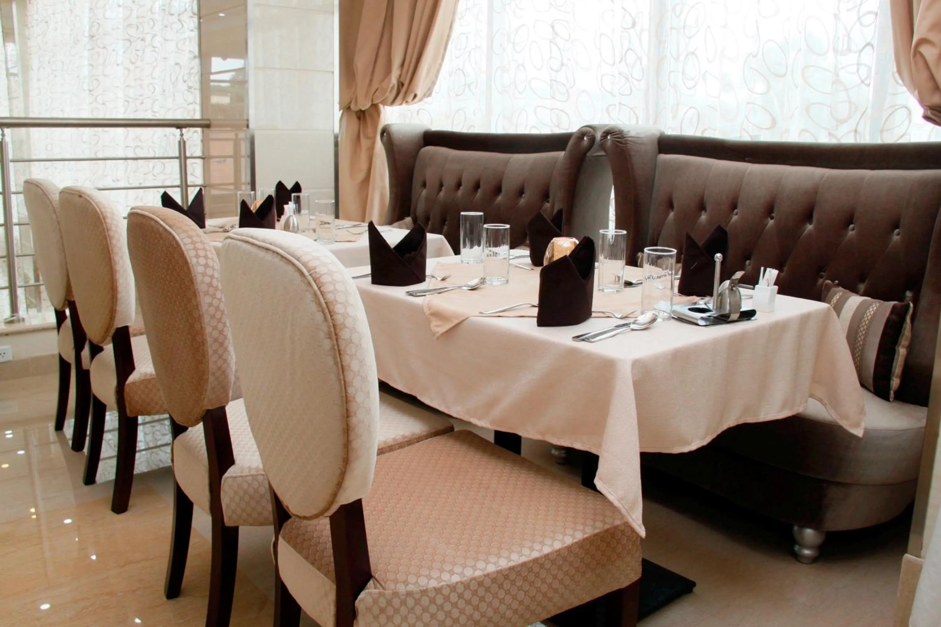 Restaurant/places to eat in Addissinia Hotel