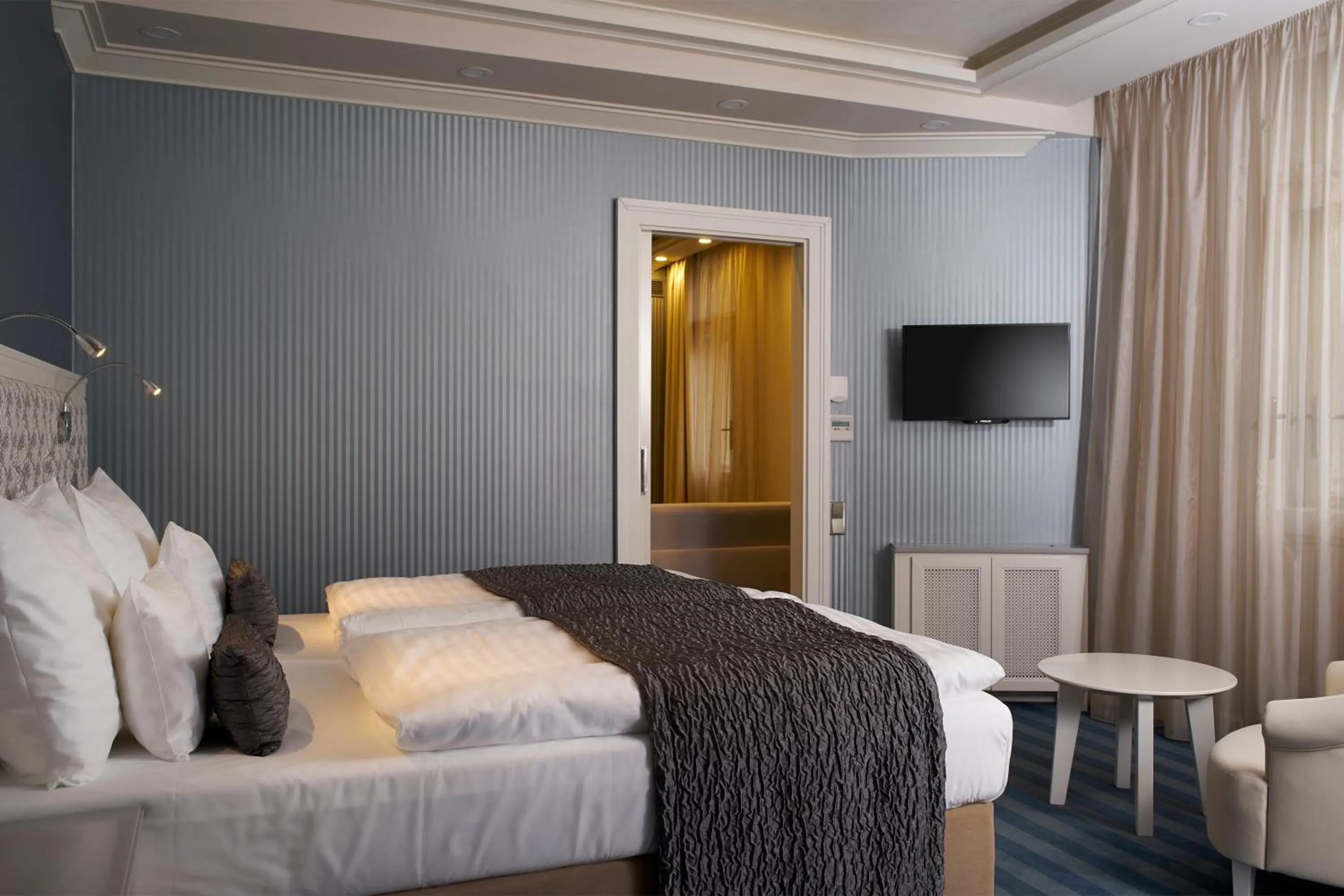 Photo of the whole room, Bed in EA Hotel Atlantic Palace