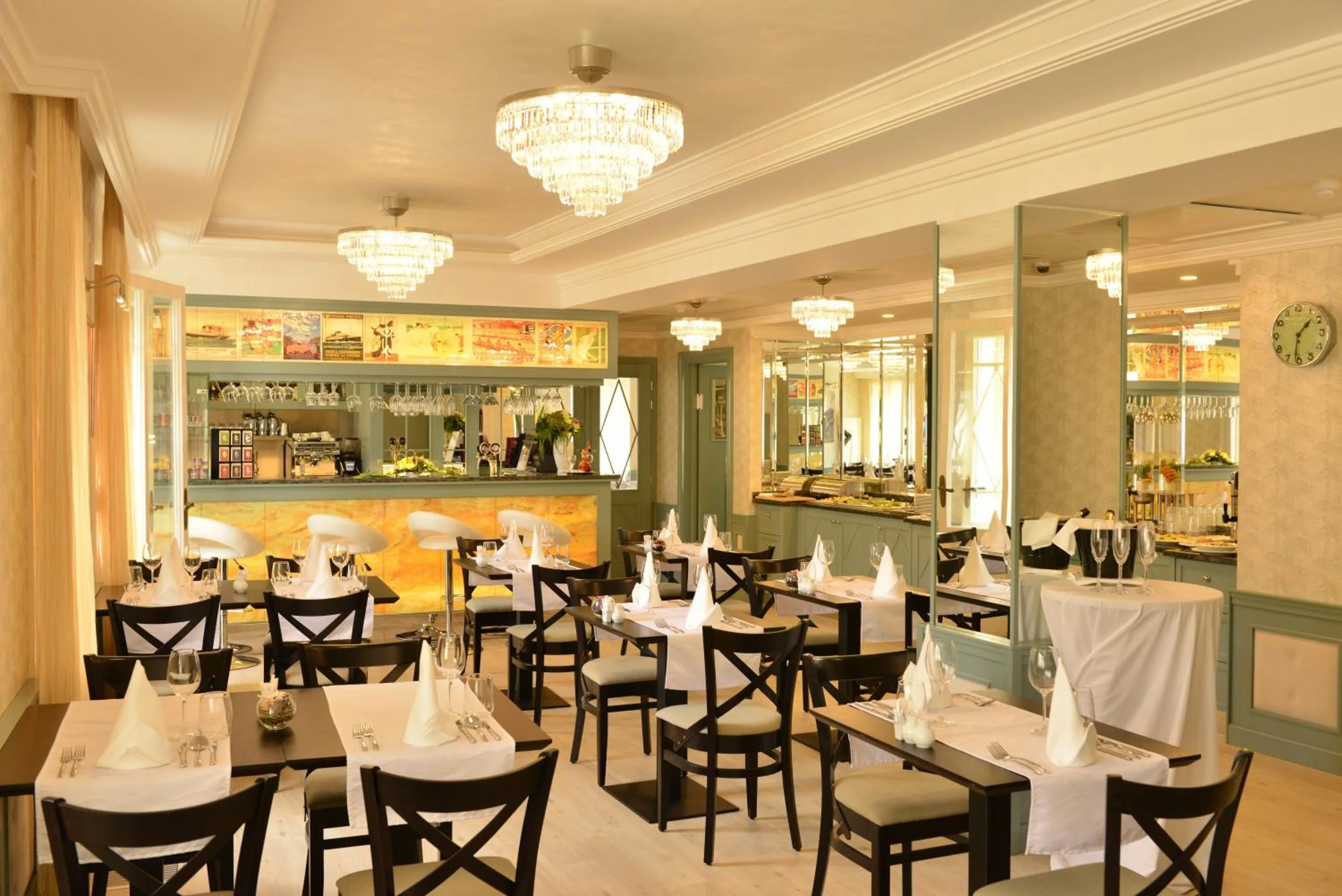 Restaurant/places to eat in EA Hotel Atlantic Palace