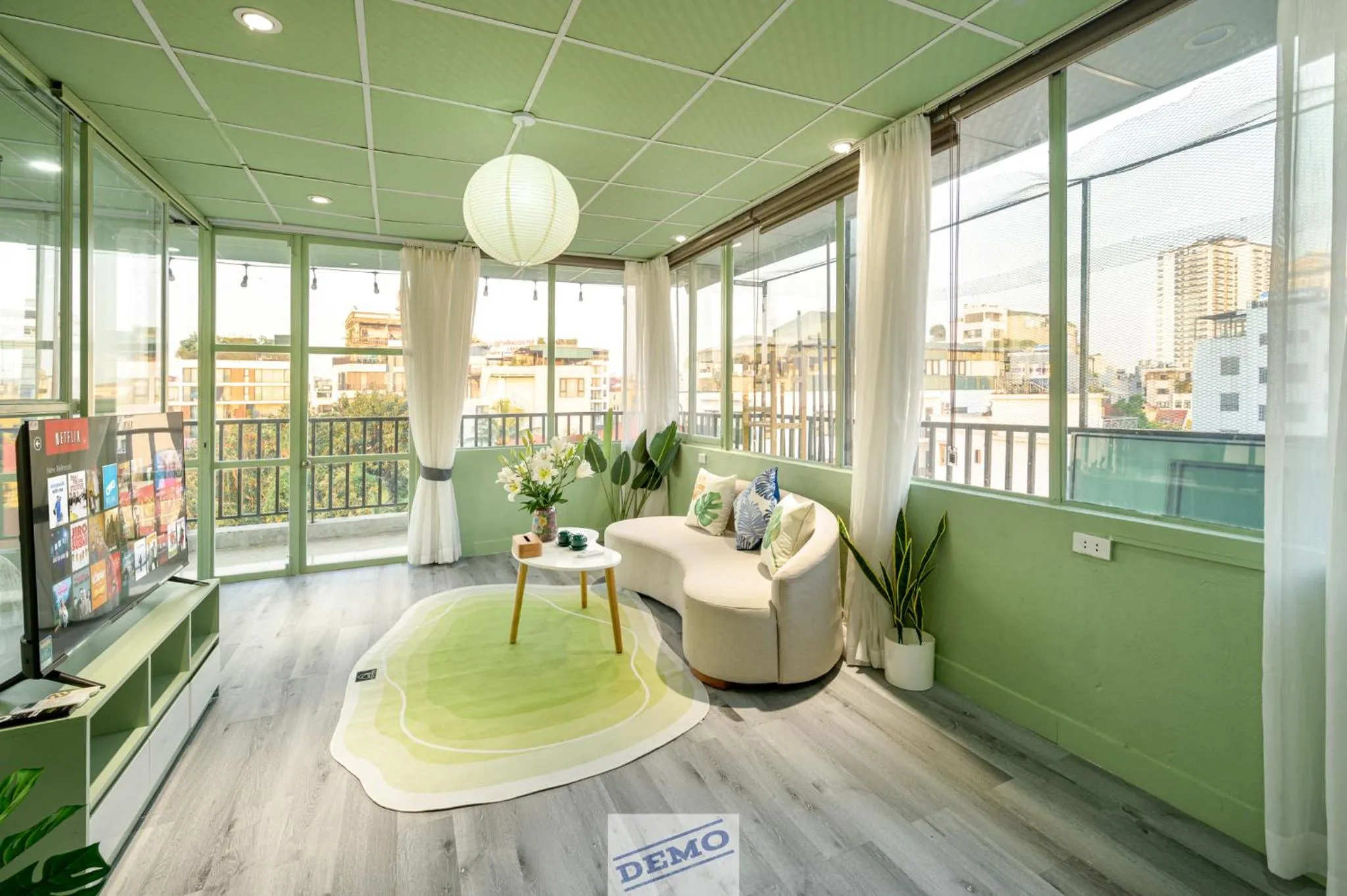 TV and multimedia in Luxe Paradise Residence 76 To Ngoc Van