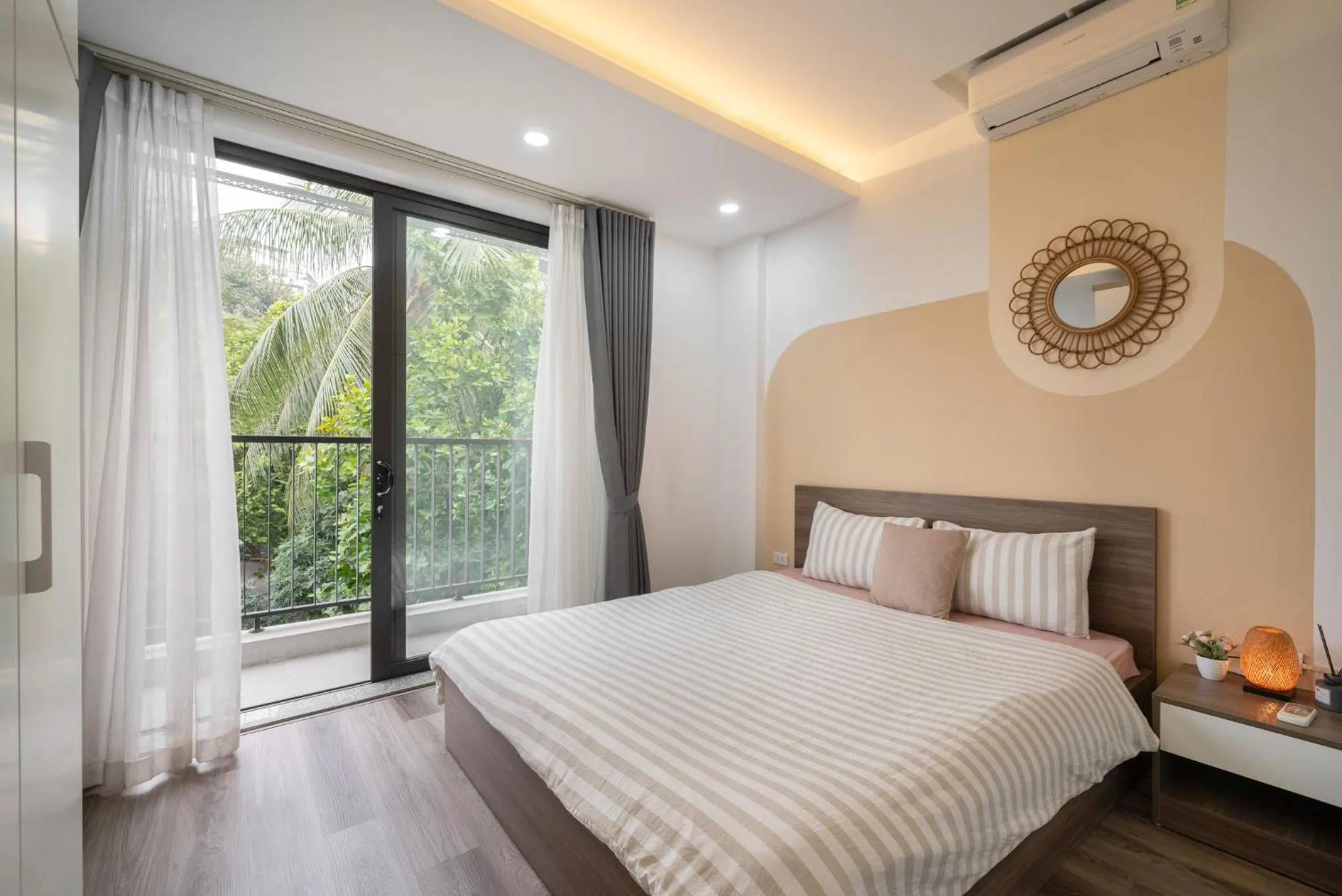 Photo of the whole room, Bed in Luxe Paradise Residence 76 To Ngoc Van