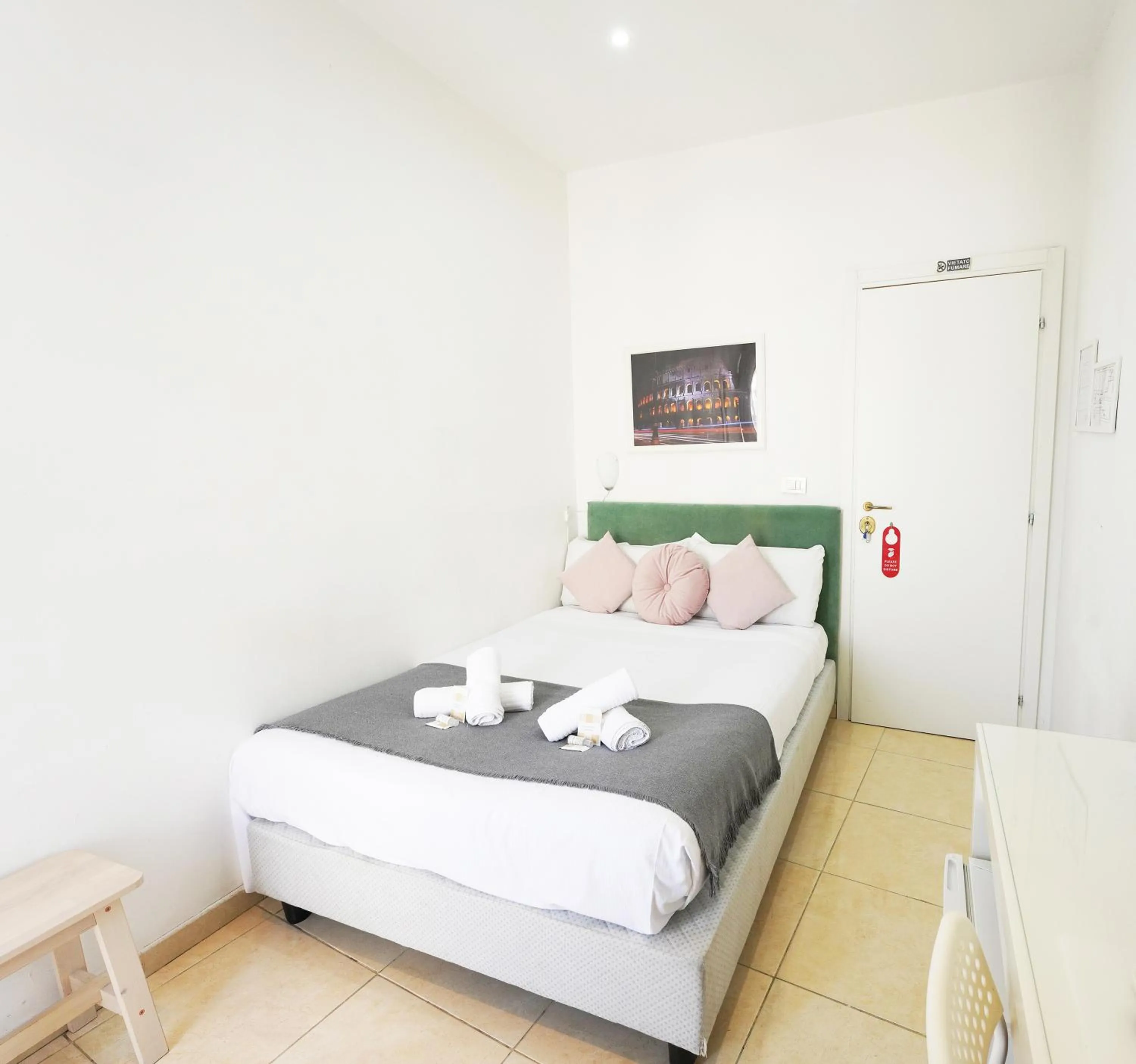 Bedroom, Bed in Key Rome Center