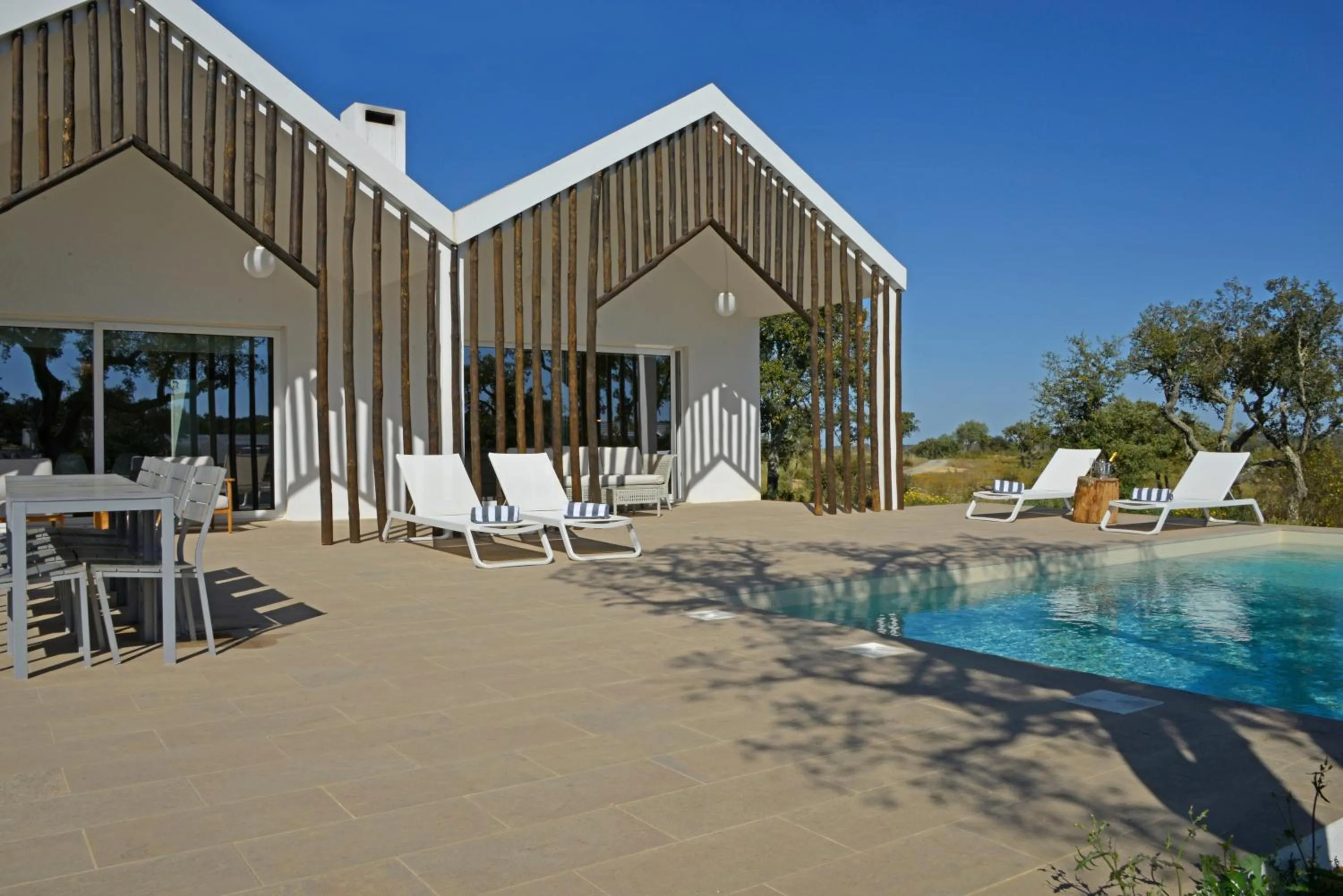 Inner courtyard view in Sobreiras Alentejo Country Hotel - by Unlock Hotels