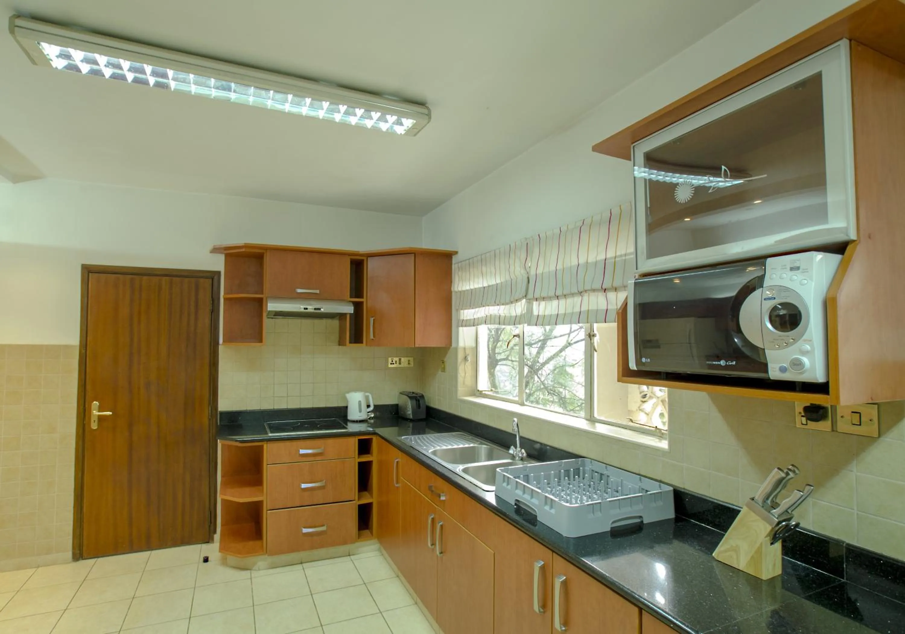Kitchen or kitchenette in Mimosa Court Apartments