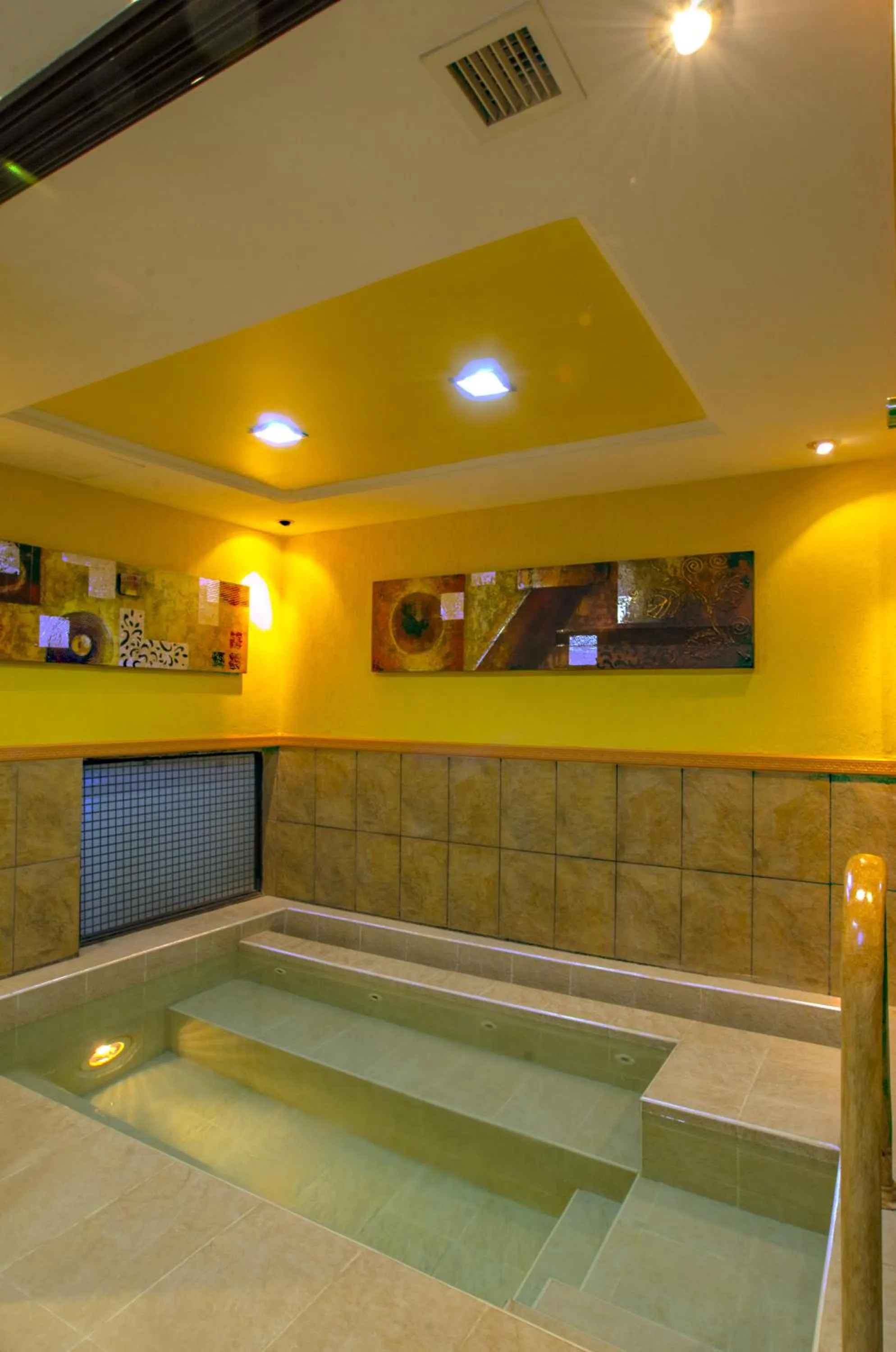 Fitness centre/facilities in Mimosa Court Apartments