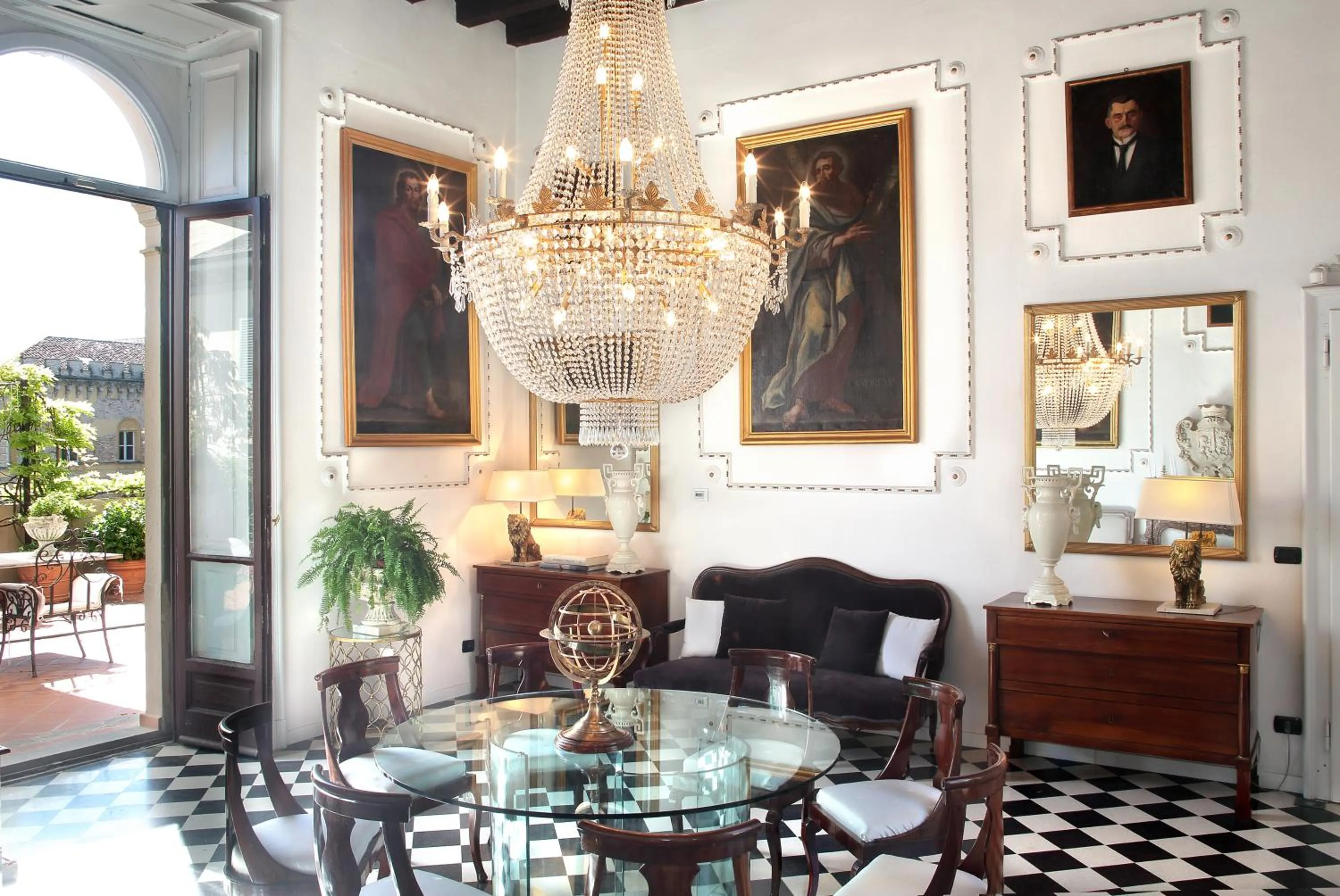 Living room in Arnaboldi Palace