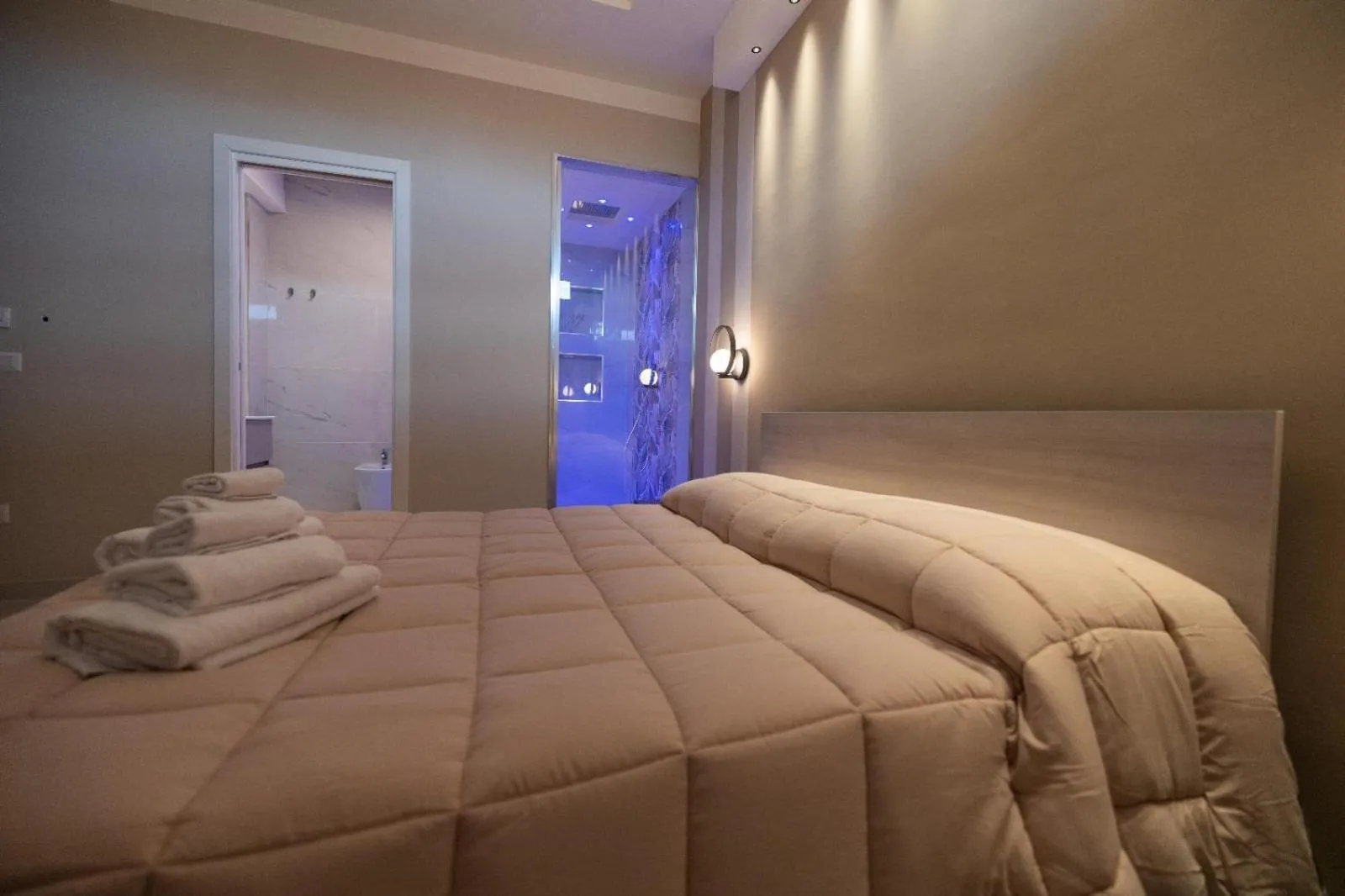Bedroom, Bed in Luxury Rooms