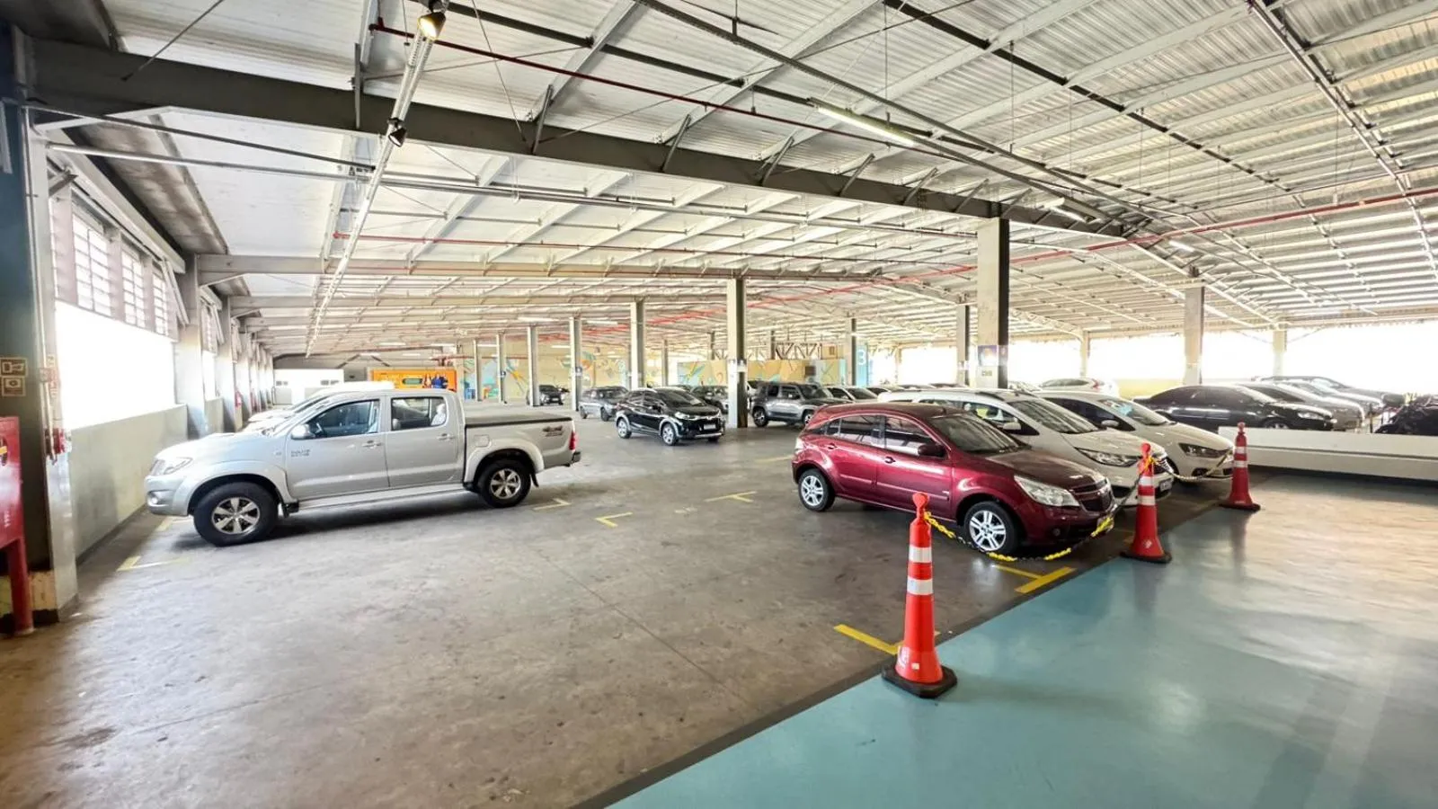 Parking in Mega Moda Goiania Hotel