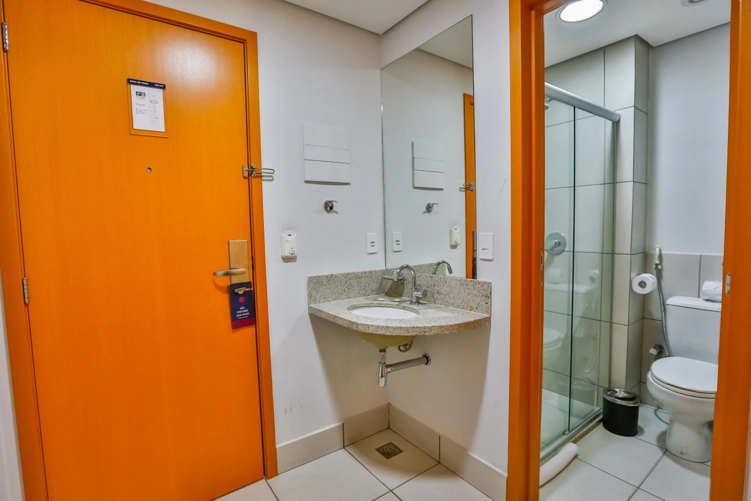 Bathroom in Mega Moda Goiania Hotel