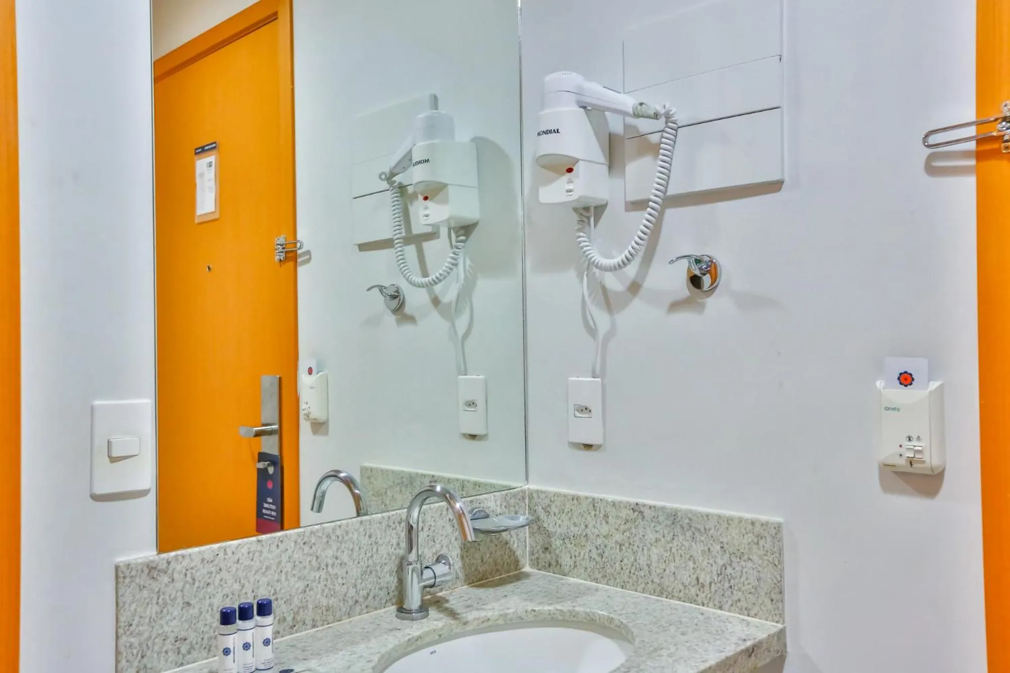 TV and multimedia in Mega Moda Goiania Hotel