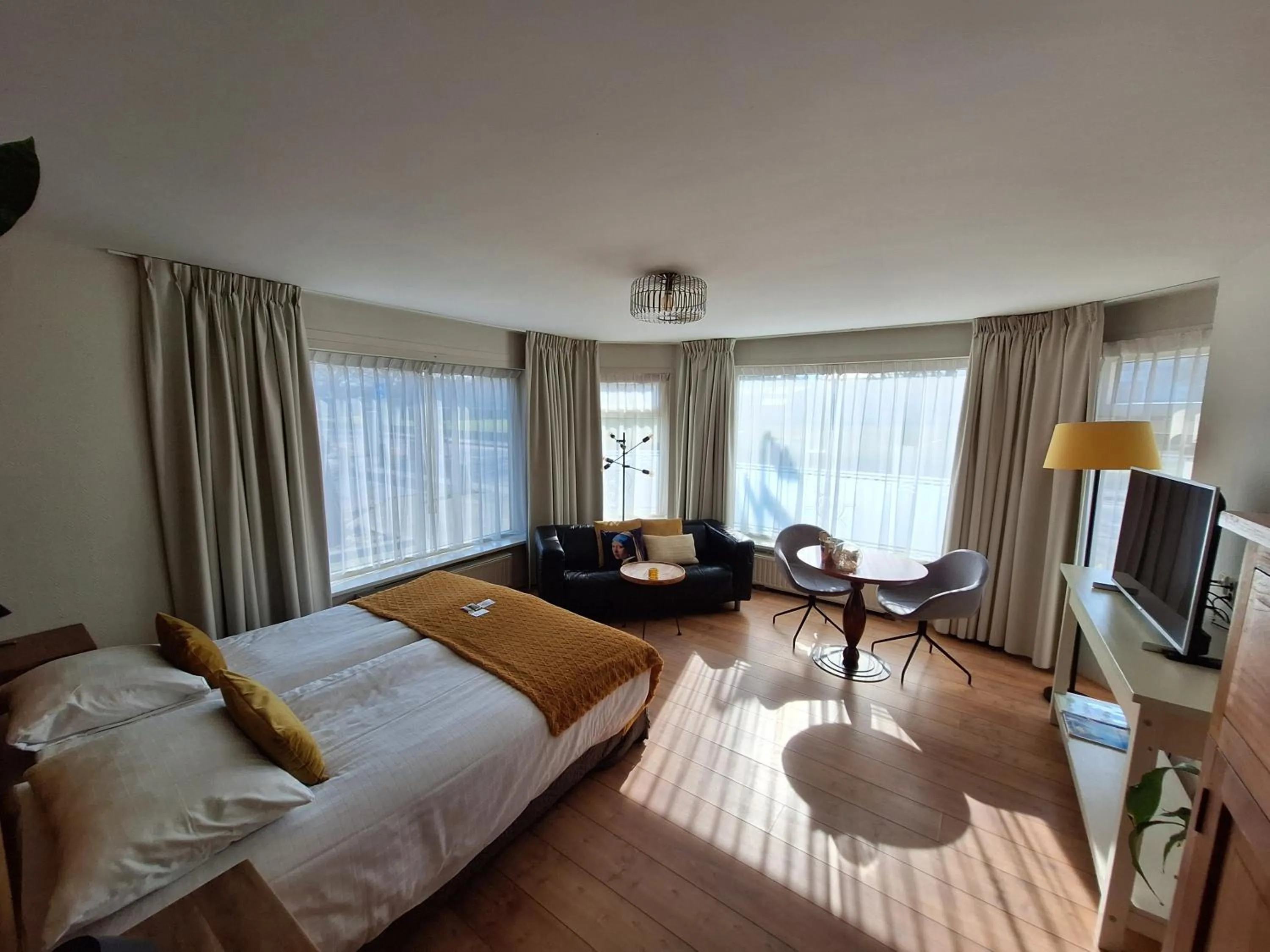 Seating area, Bed in Prins Appartementen