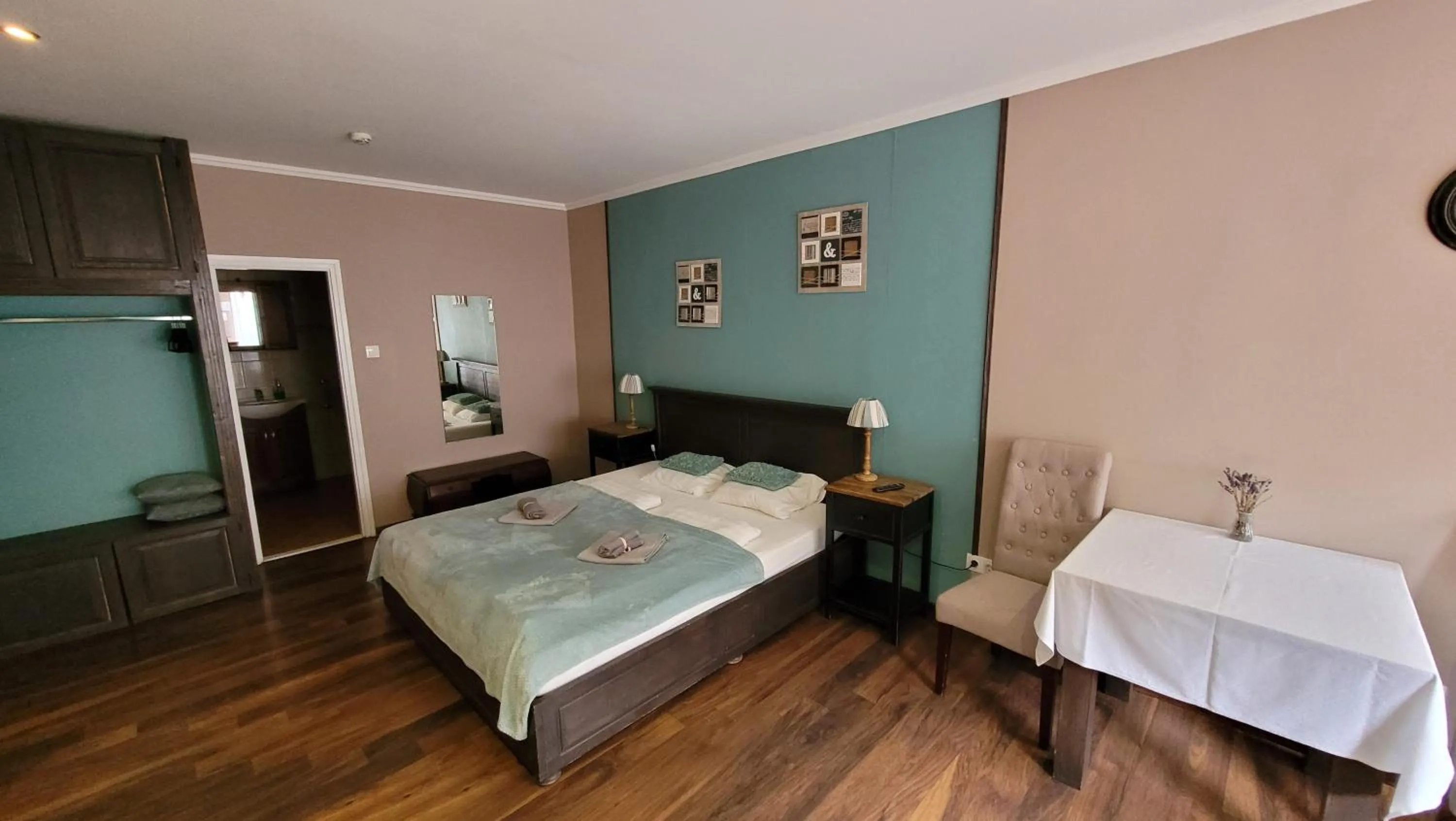 Bedroom, Bed in Guest House Romantika Panzio
