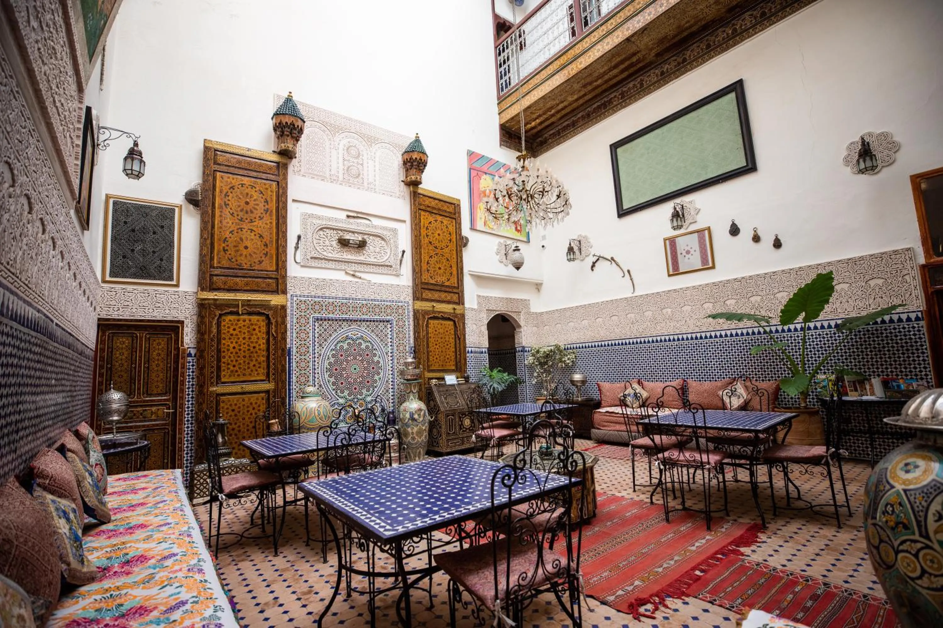 Communal lounge/ TV room in Riad Dar Tahri & SPA