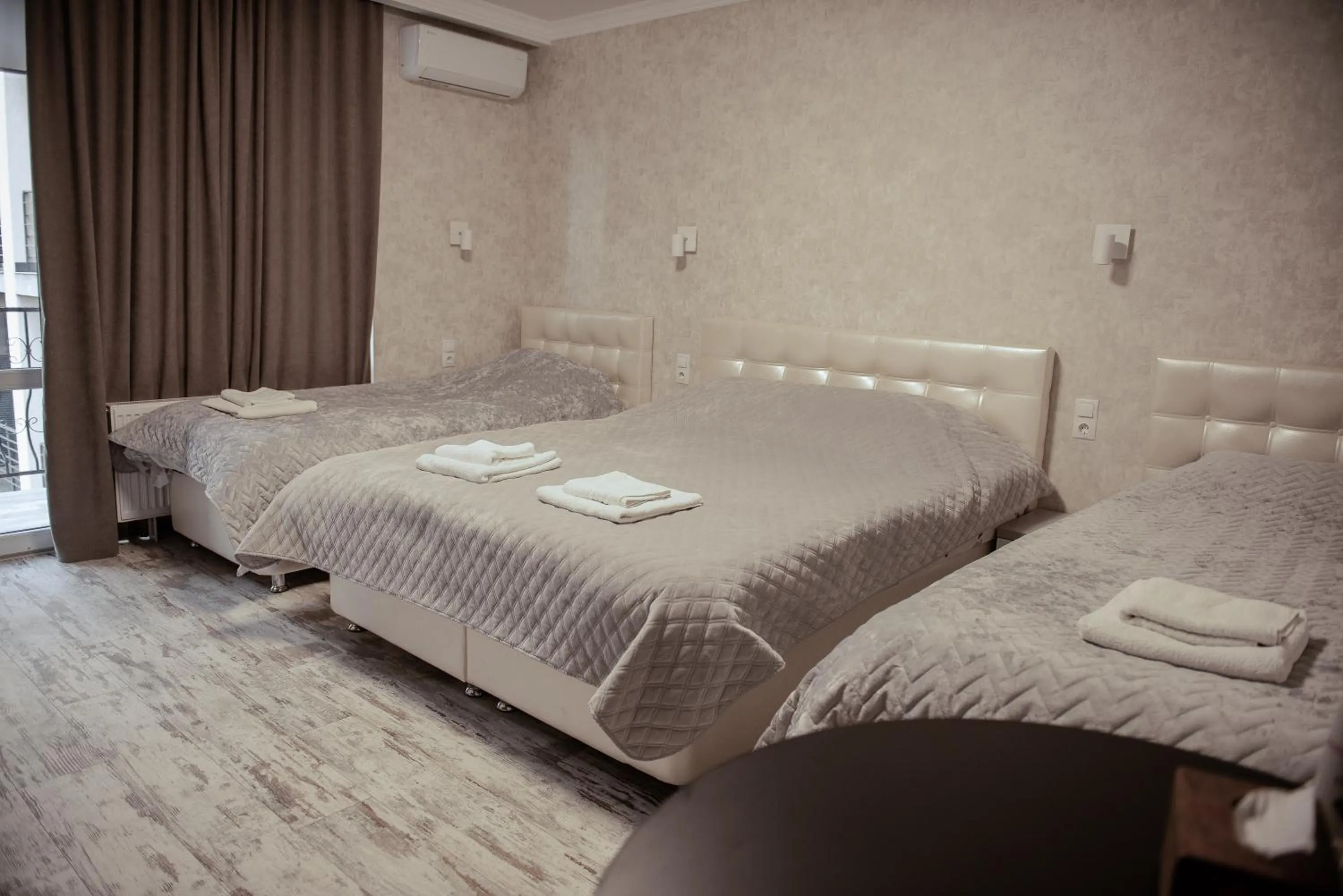 Bed in Hotel Kalyan & Spa