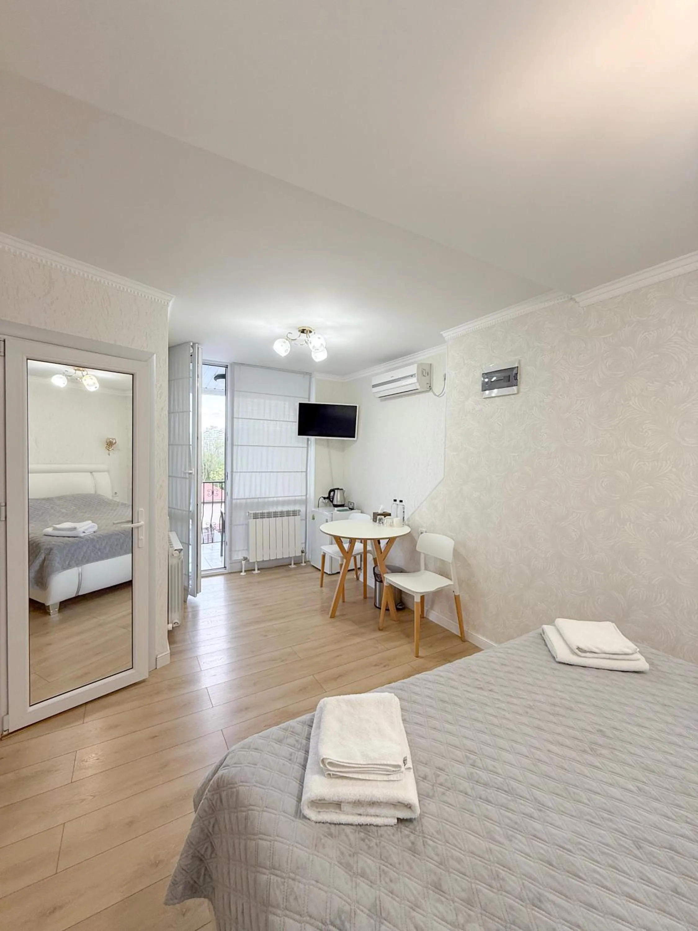 Bed in Hotel Kalyan & Spa