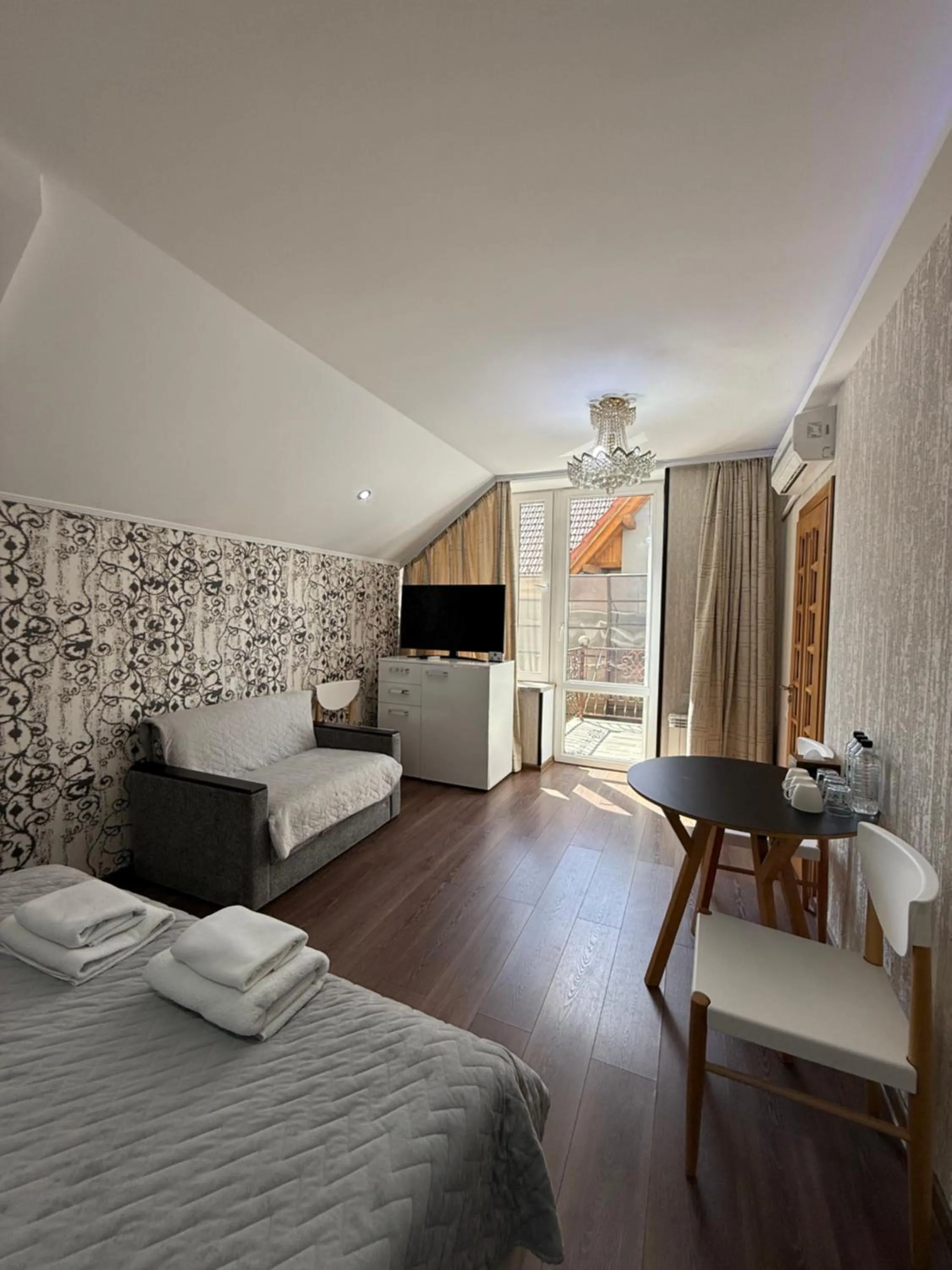 Bed in Hotel Kalyan & Spa