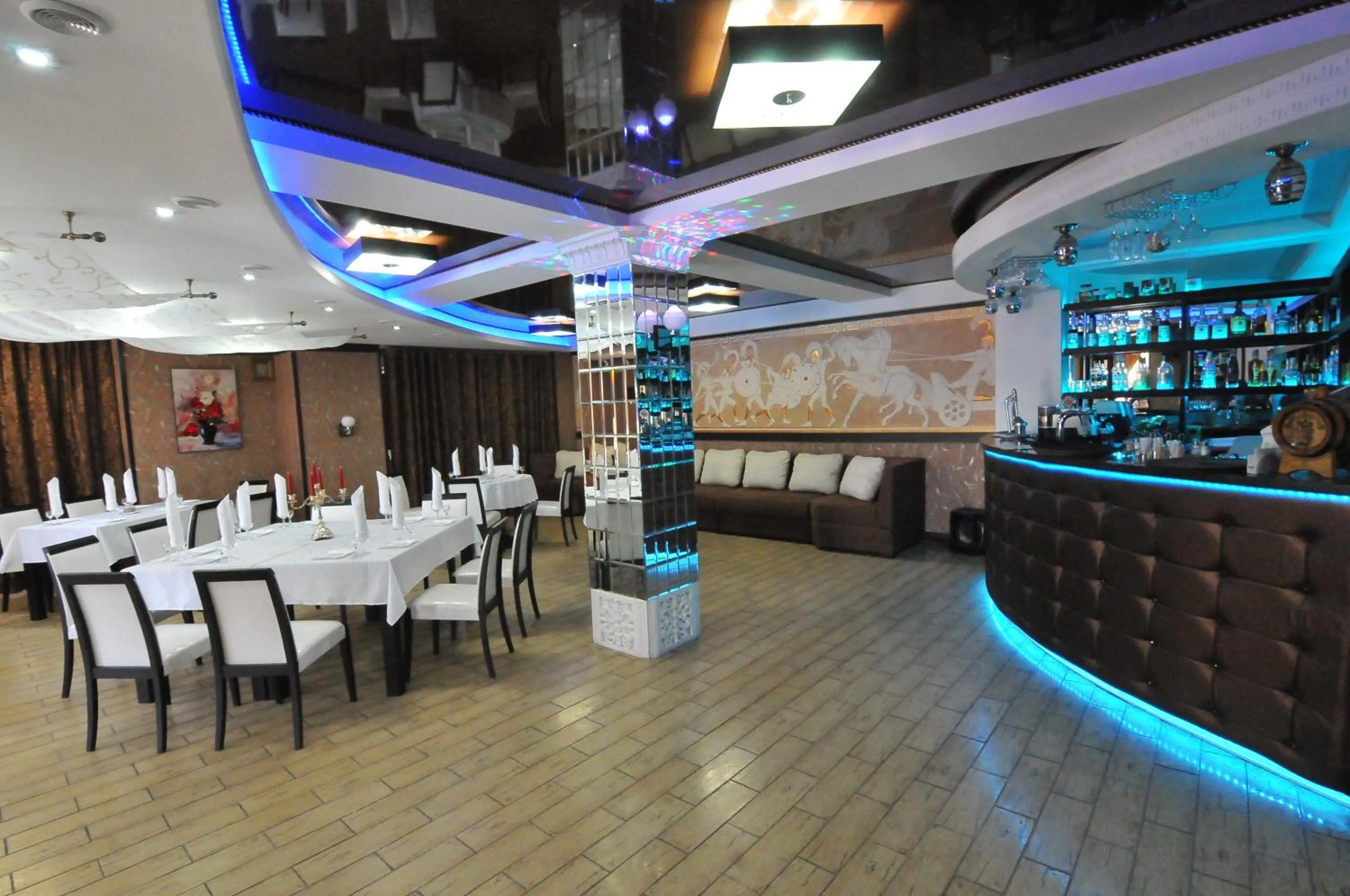 Restaurant/places to eat in Hotel Kalyan & Spa