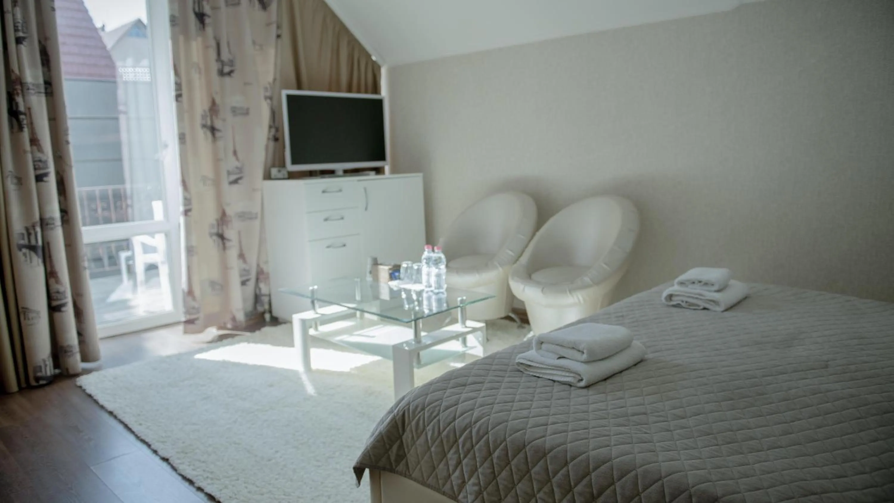 Bedroom, Bed in Hotel Kalyan & Spa