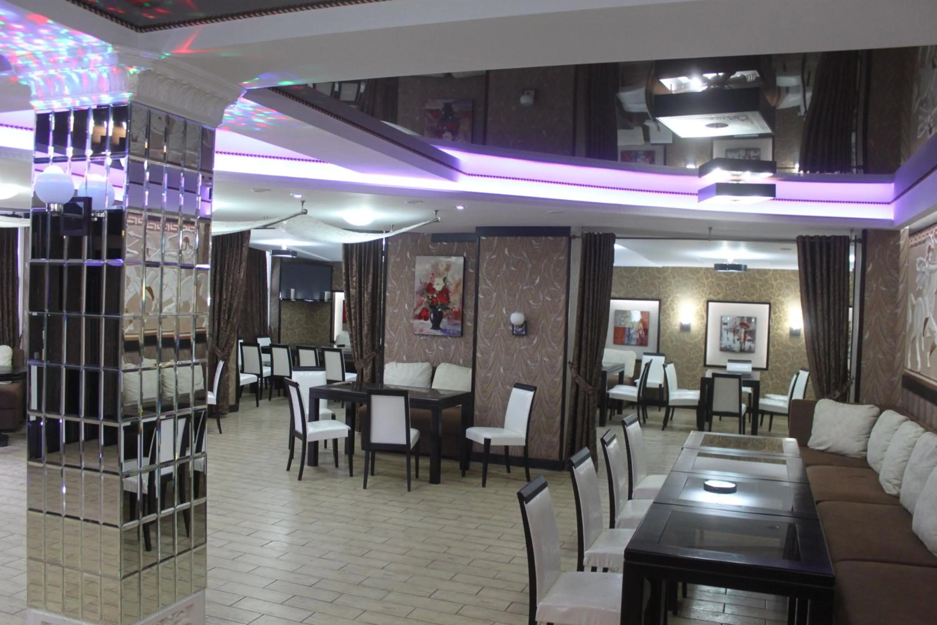 Restaurant/places to eat in Hotel Kalyan & Spa