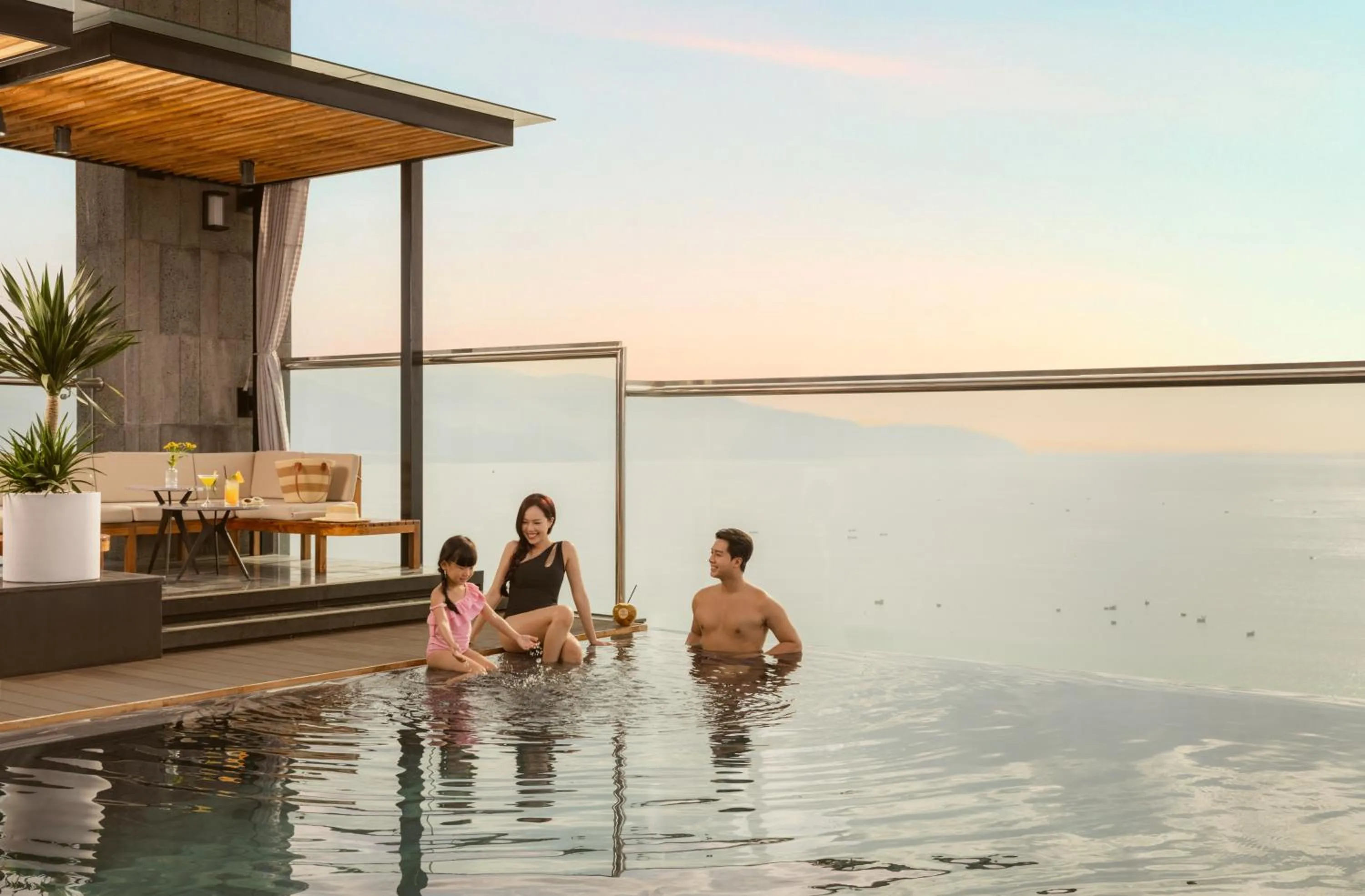 Swimming pool in PHUC LONG LUXURY Danang