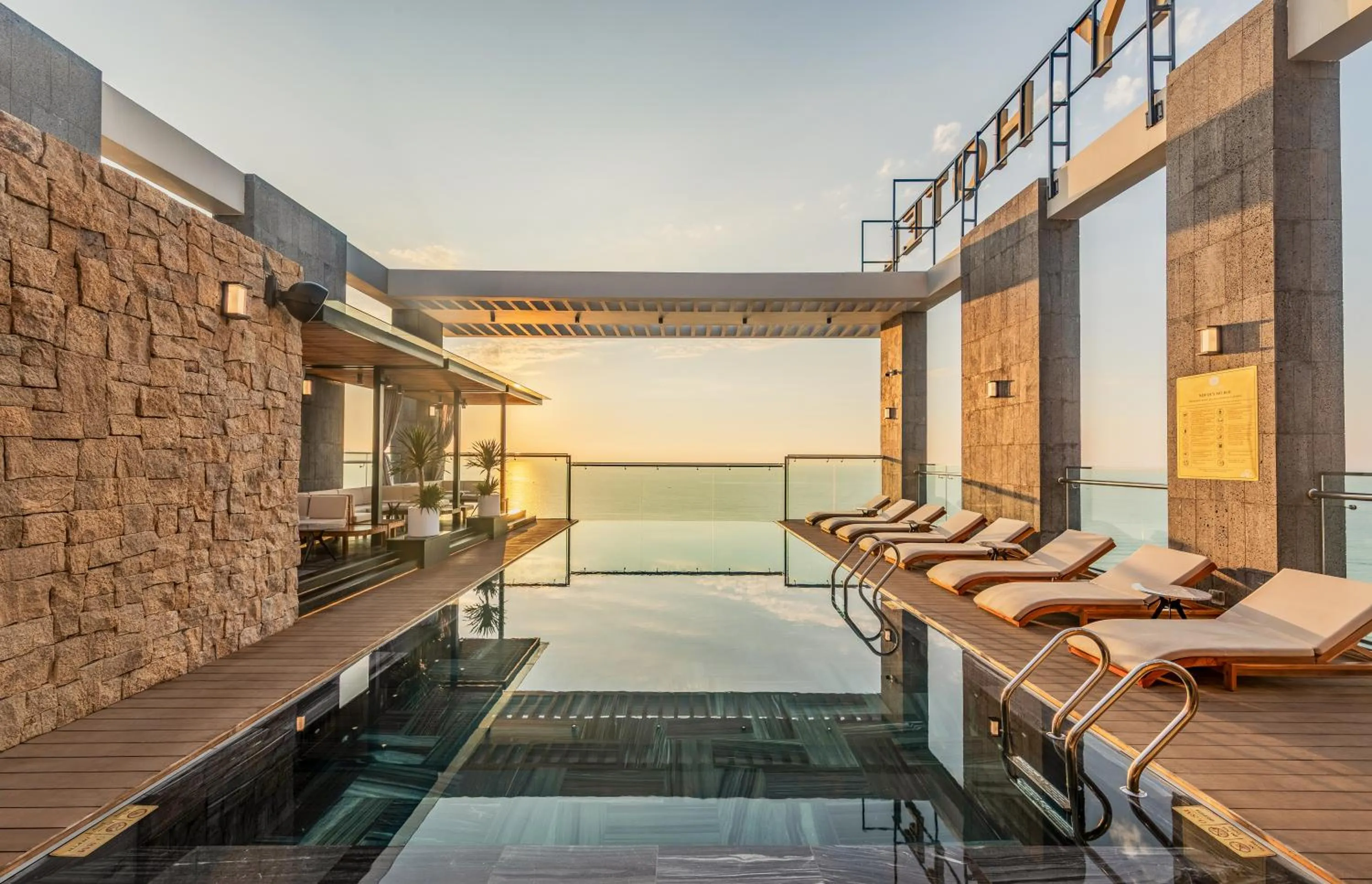 Swimming pool in PHUC LONG LUXURY Danang