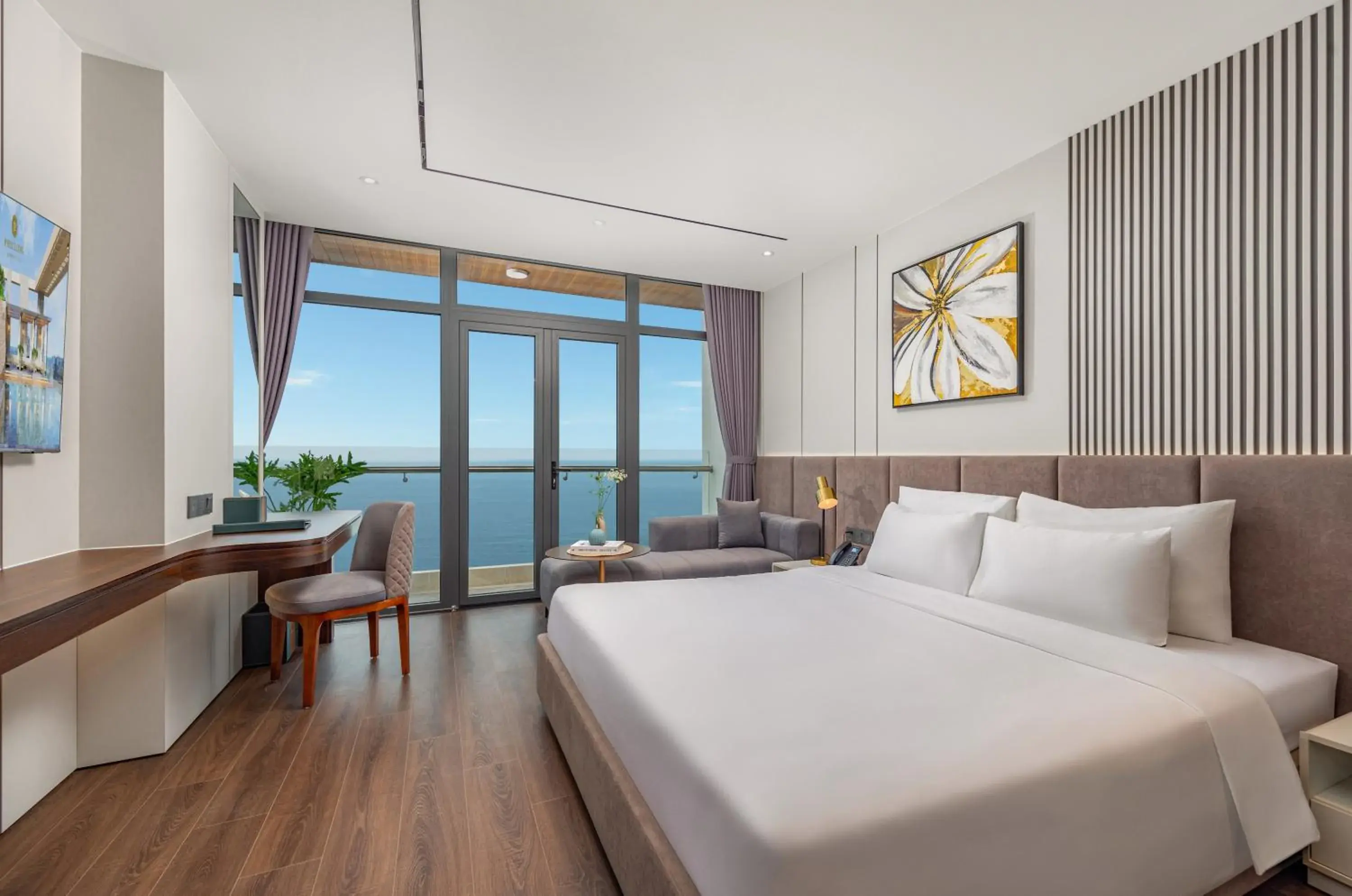 Premier Double Room with Balcony and Sea View in PHUC LONG LUXURY Danang Premier Double Room with Balcony and Sea View in PHUC LONG LUXURY Danang