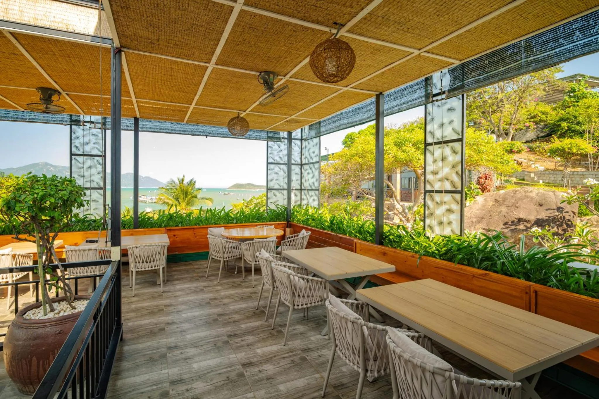 Restaurant/places to eat in Green Oasis Nha Trang Resort