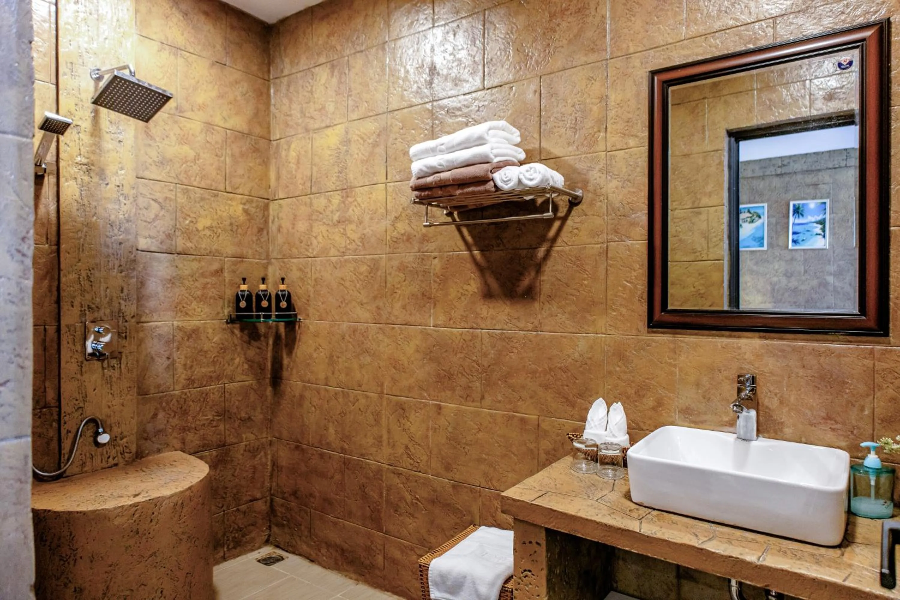 Shower in Green Oasis Nha Trang Resort