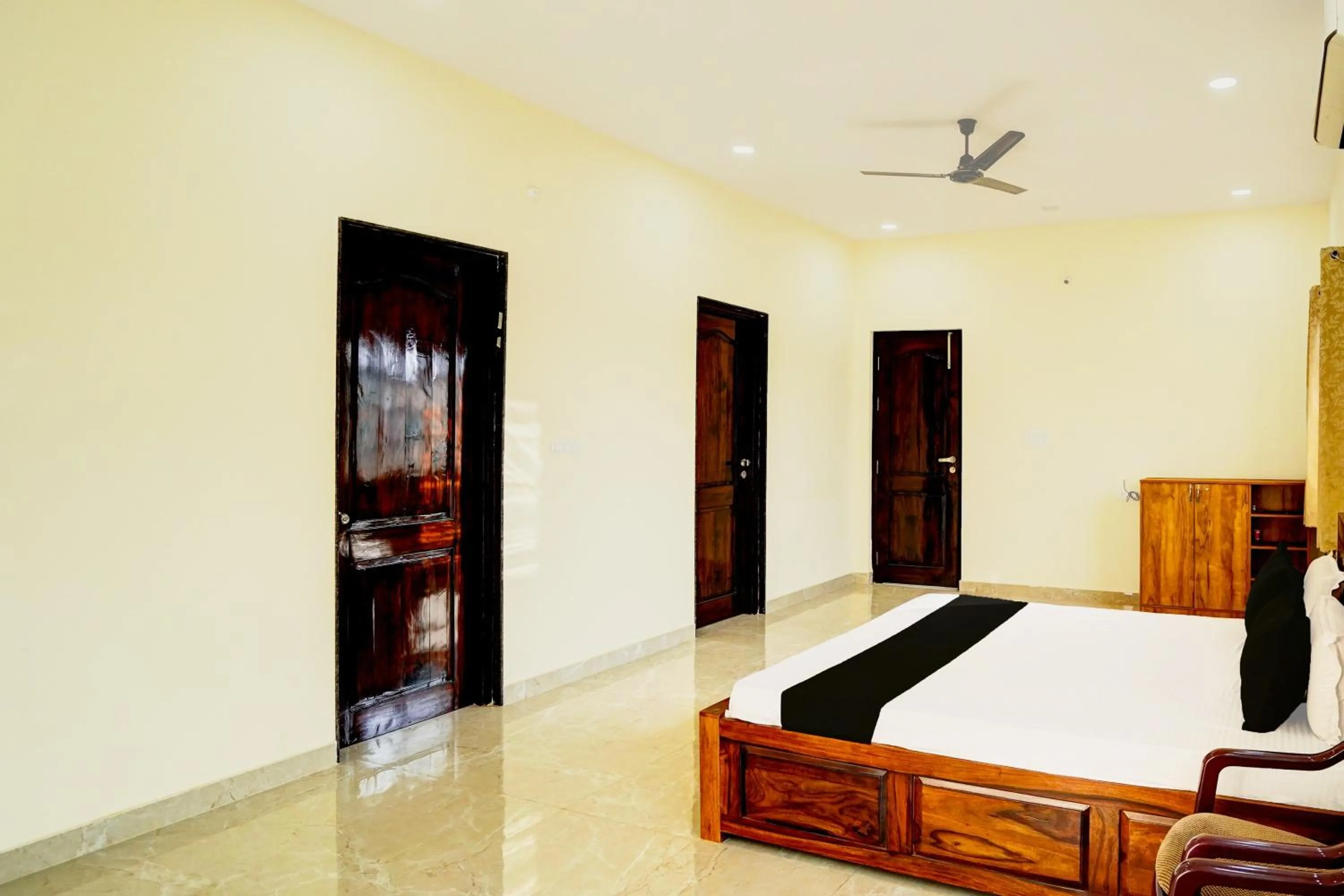 Bedroom, Bed in Hotel O Godavari Lawn