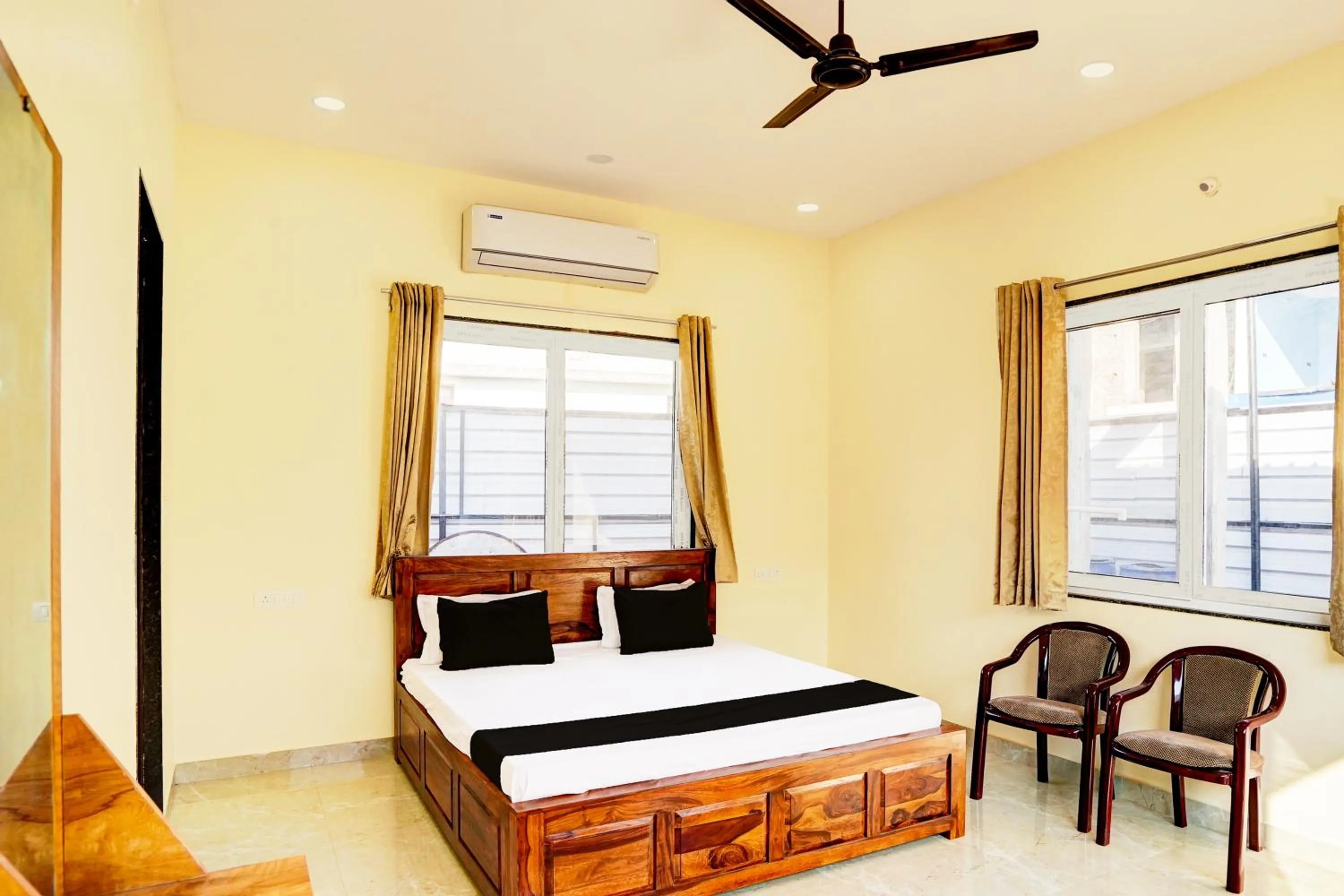 Bedroom, Bed in Hotel O Godavari Lawn