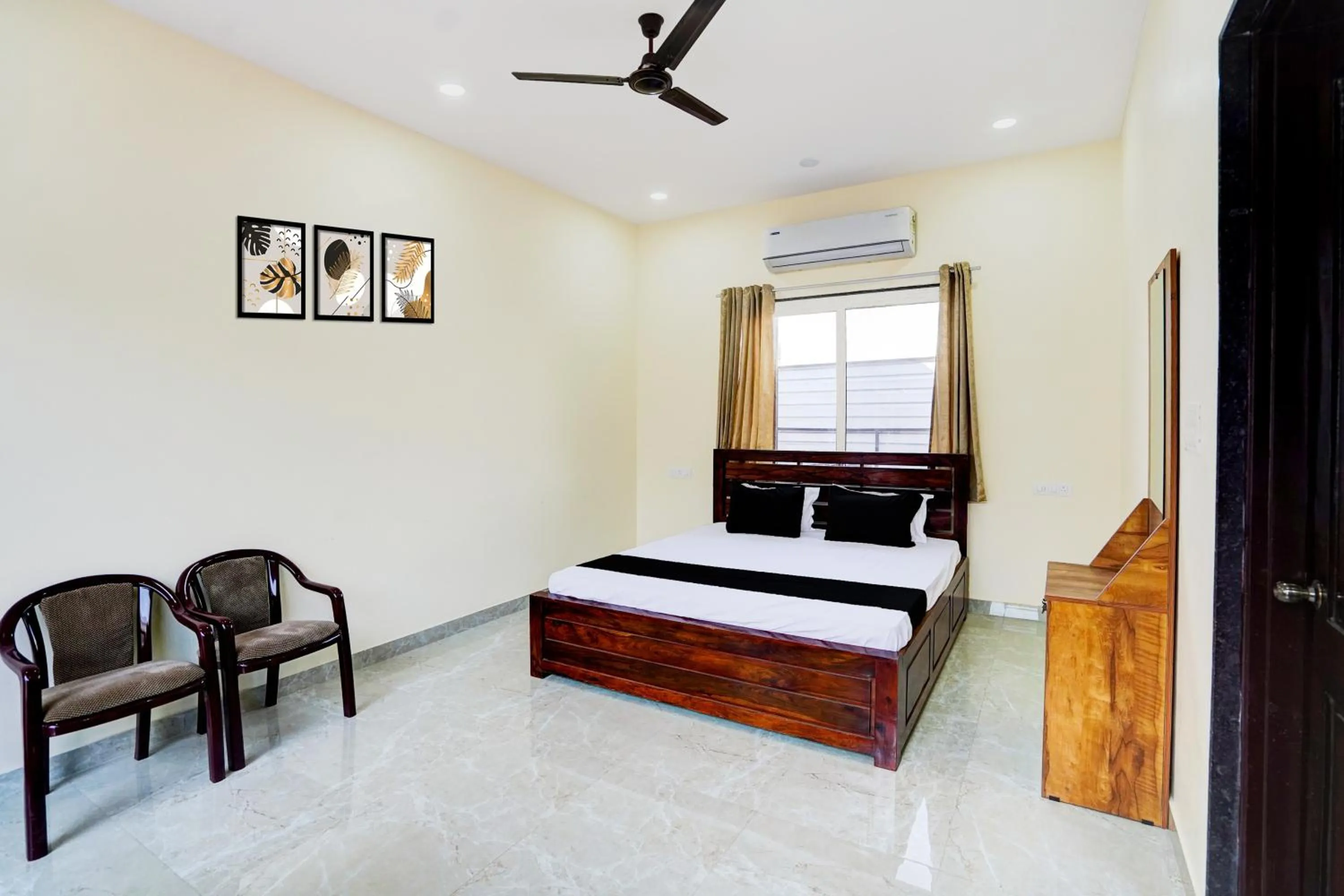 Bedroom, Bed in Hotel O Godavari Lawn