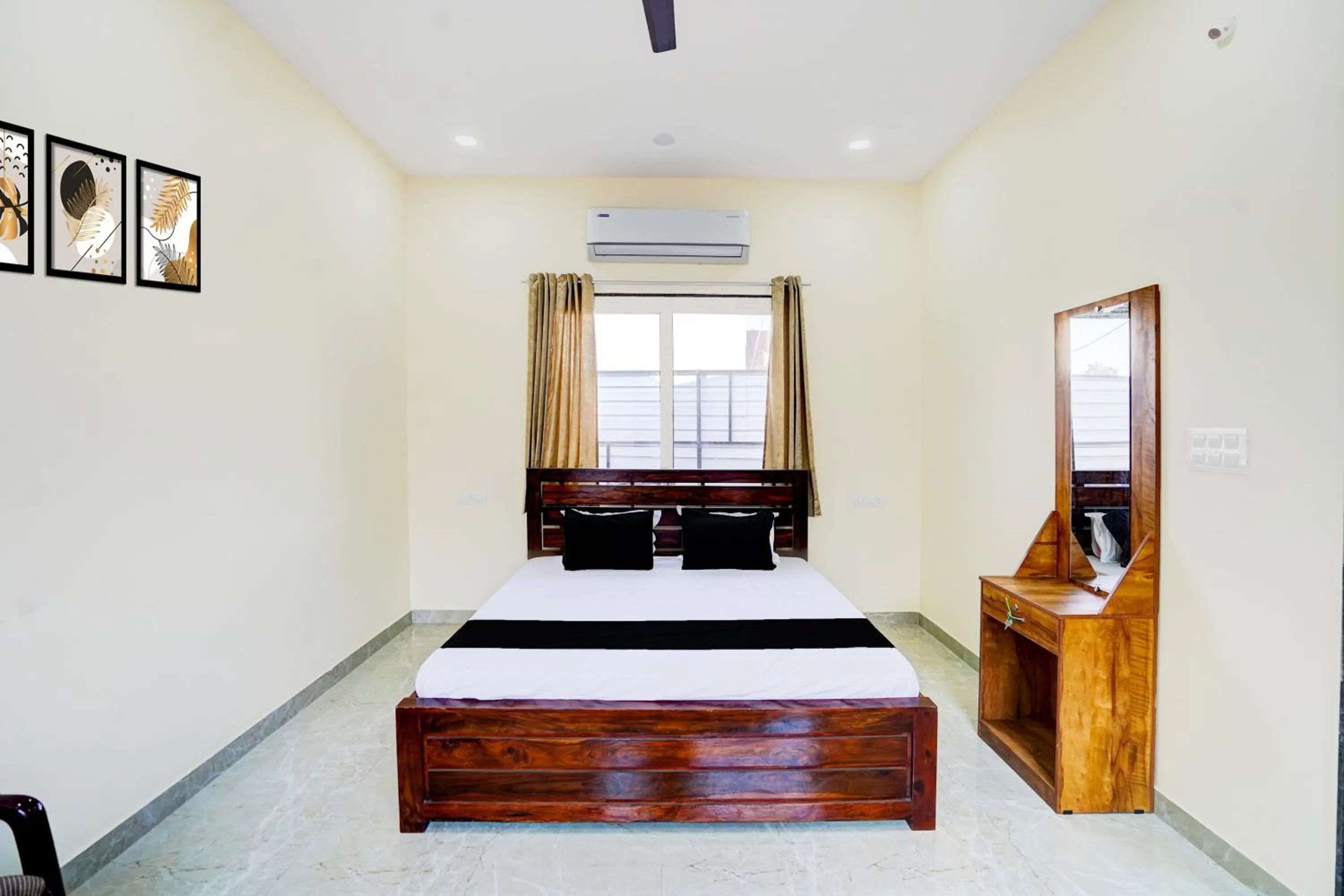 Bedroom, Bed in Hotel O Godavari Lawn