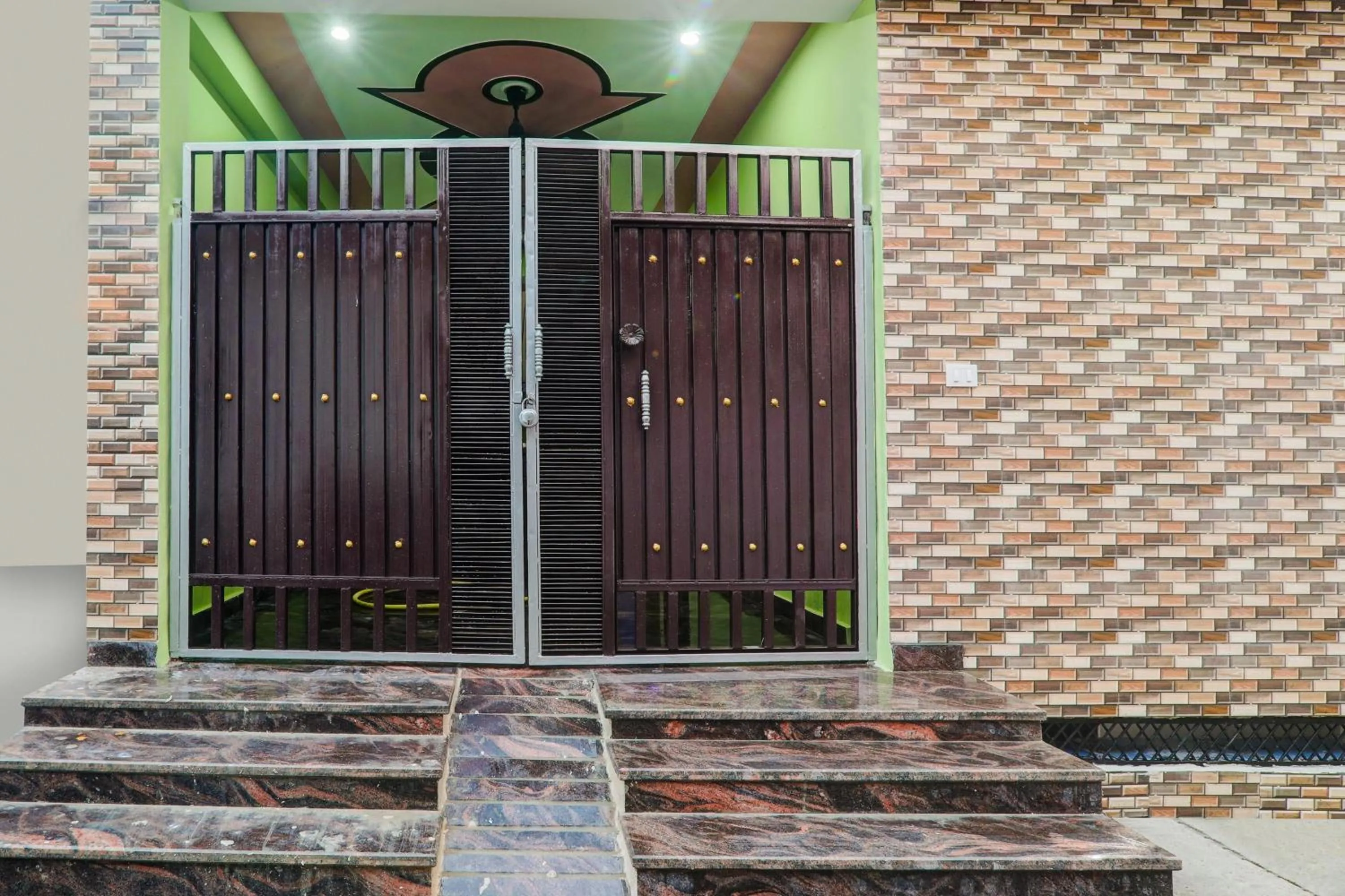 Facade/entrance in Hotel O Raj Palace