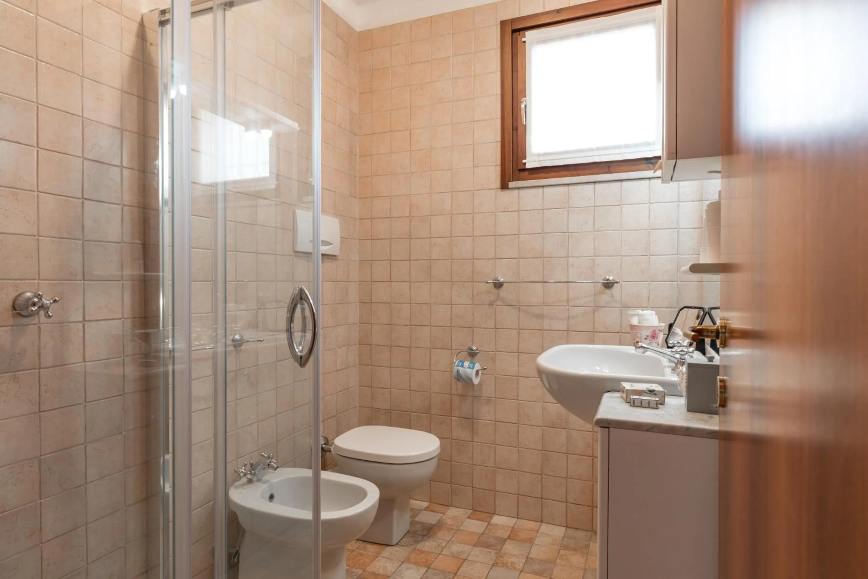 Shower in BellaSirmione Holiday Apartments