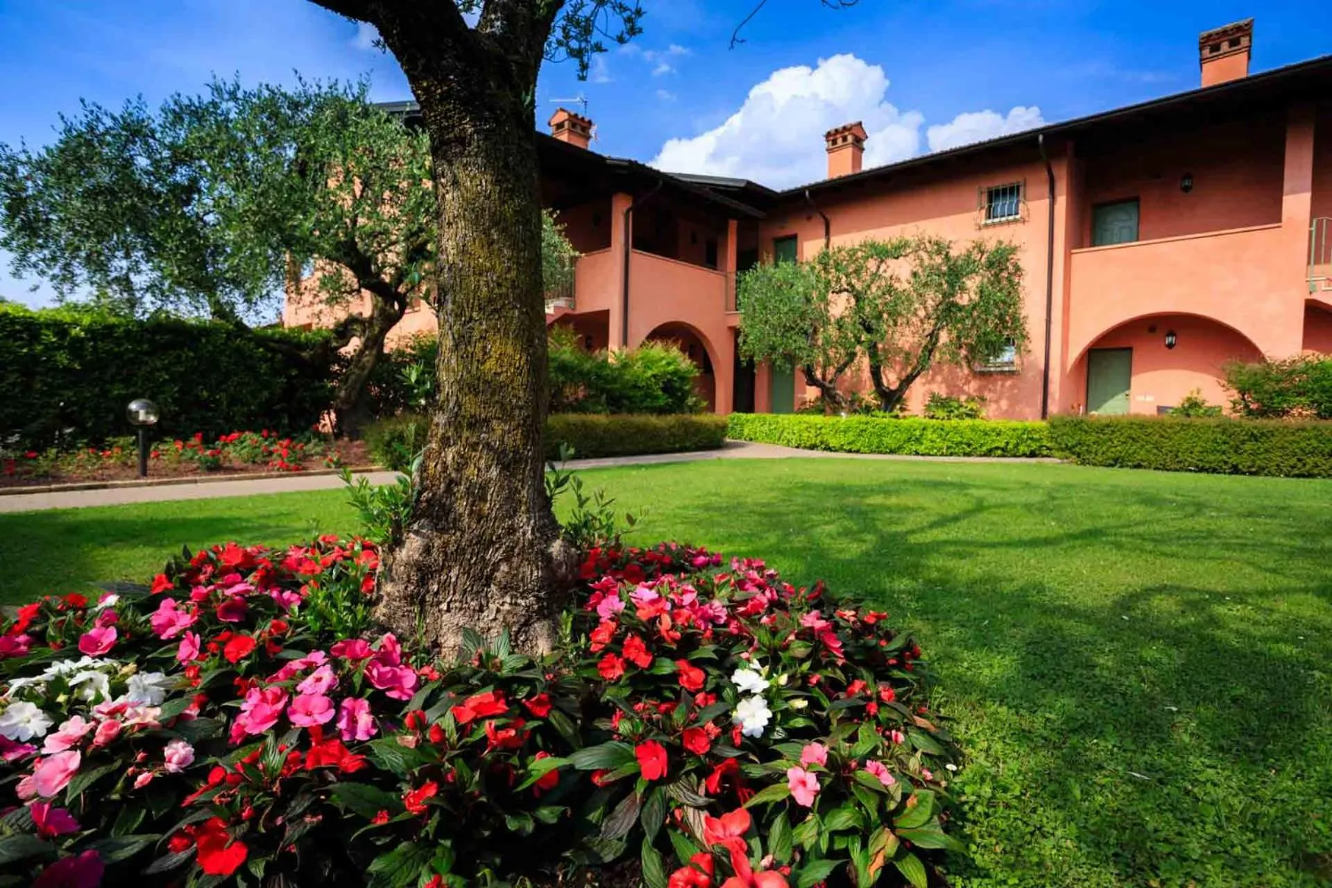 Garden in BellaSirmione Holiday Apartments