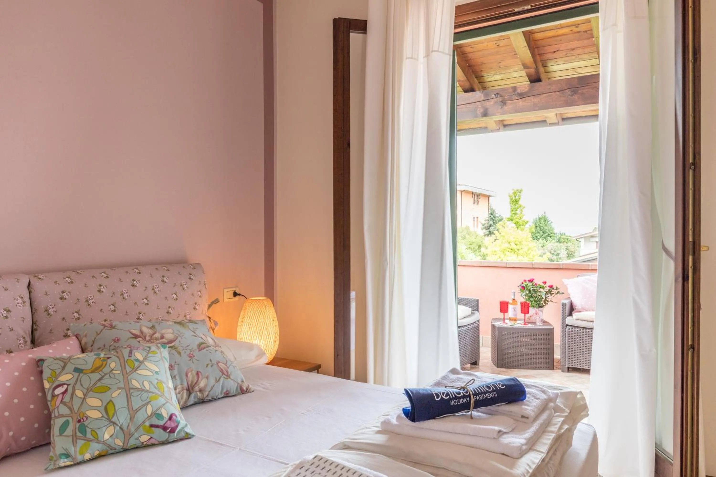 Bedroom, Bed in BellaSirmione Holiday Apartments