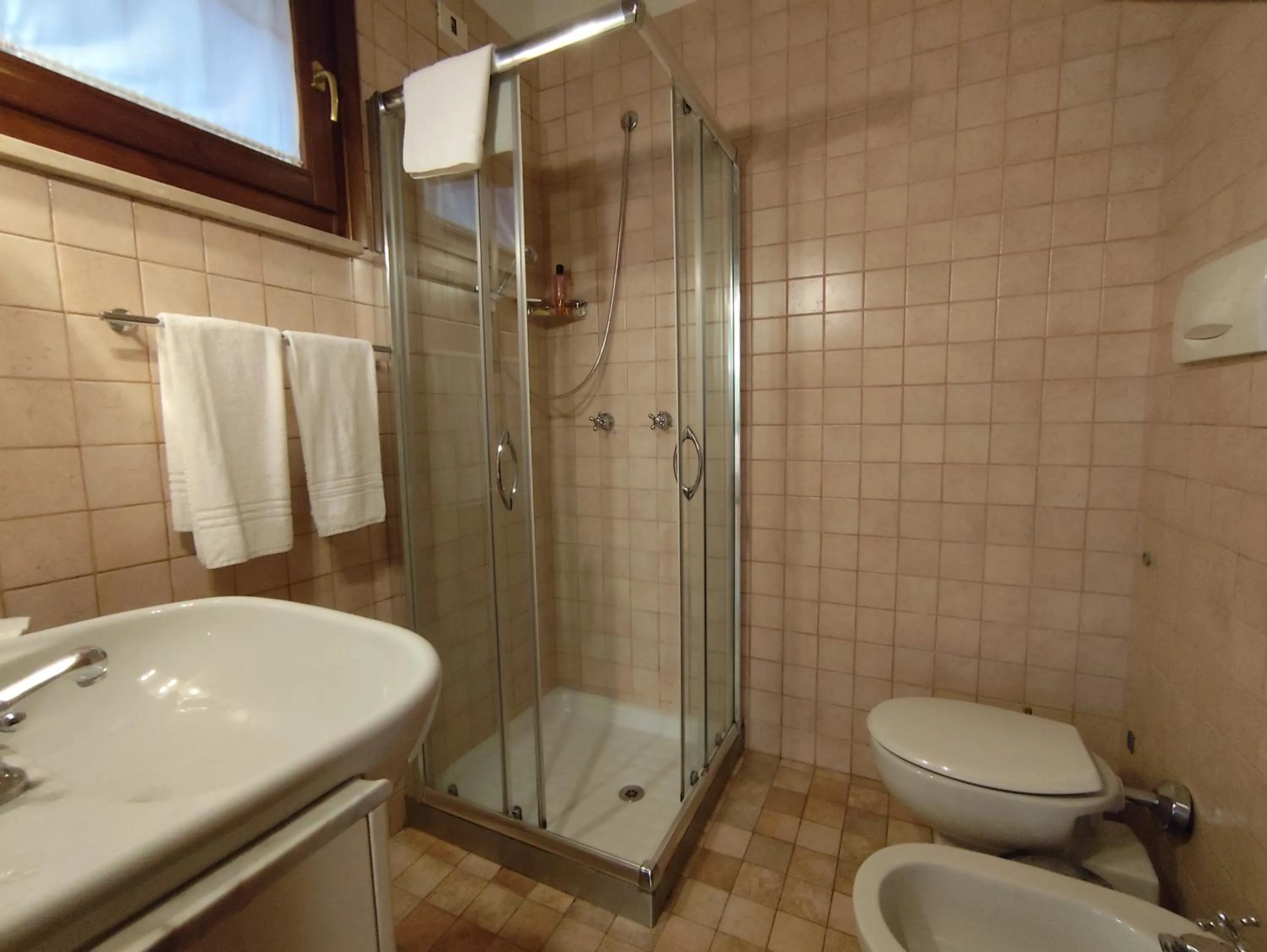 Bathroom in BellaSirmione Holiday Apartments