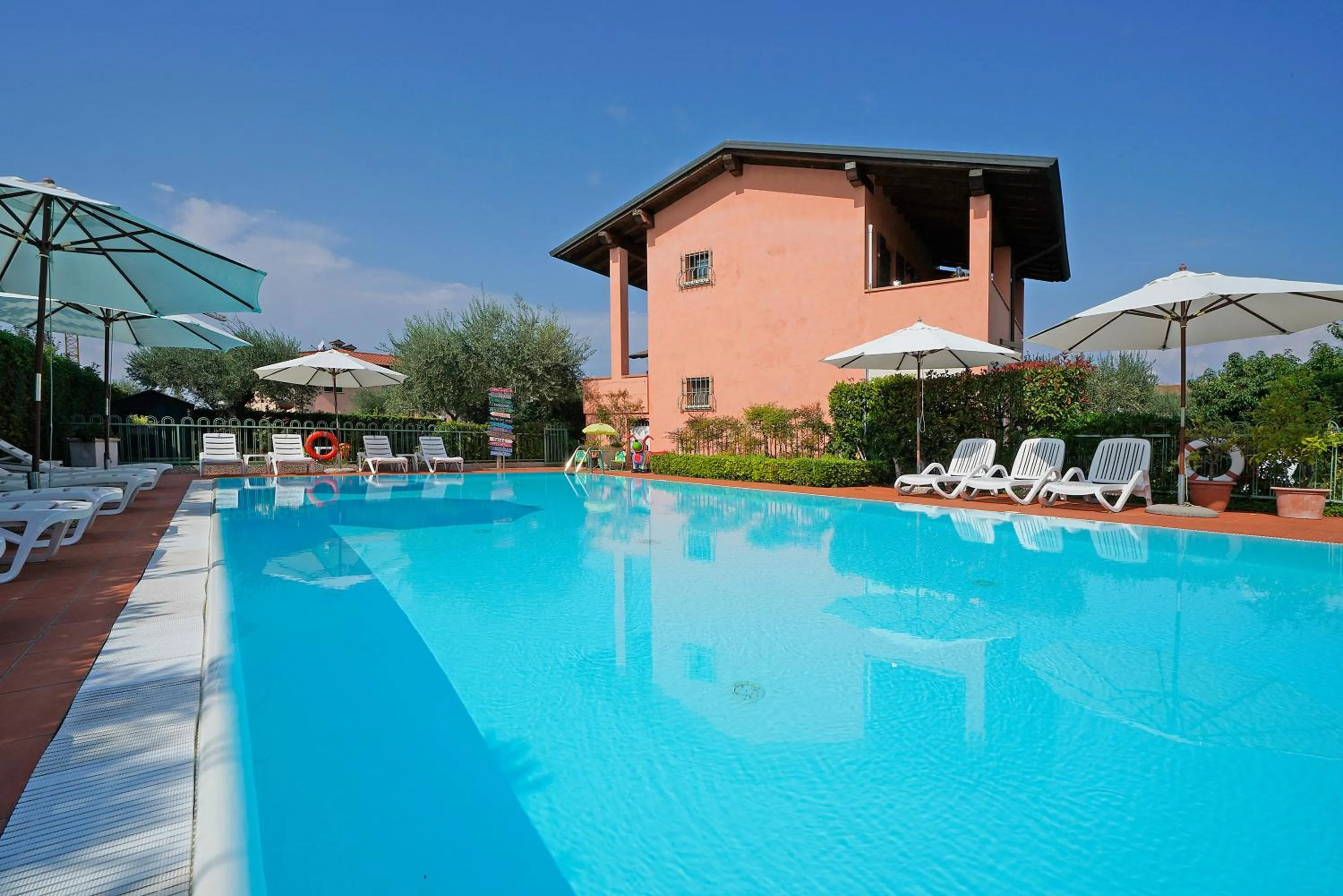 Swimming pool in BellaSirmione Holiday Apartments