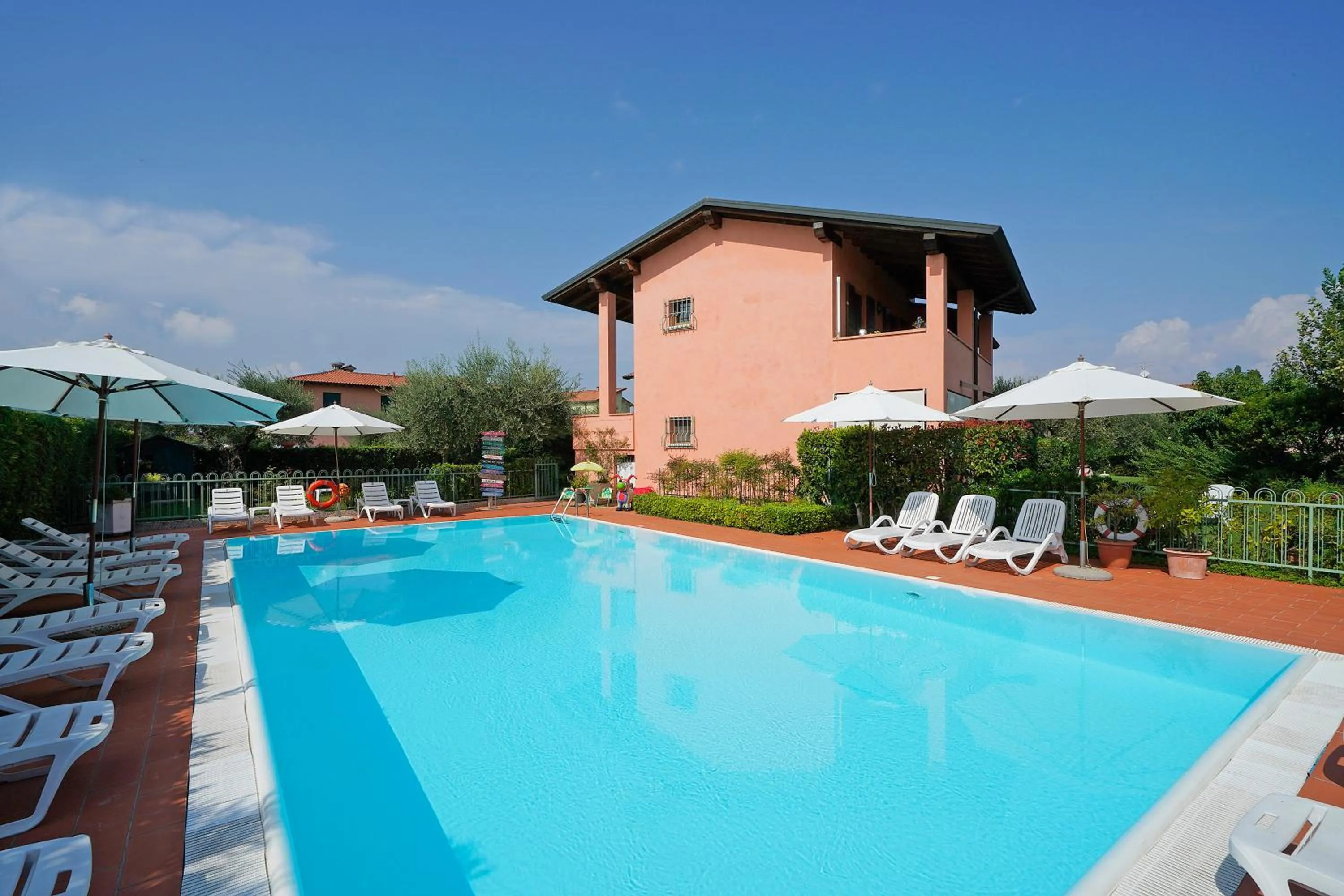 Swimming pool in BellaSirmione Holiday Apartments