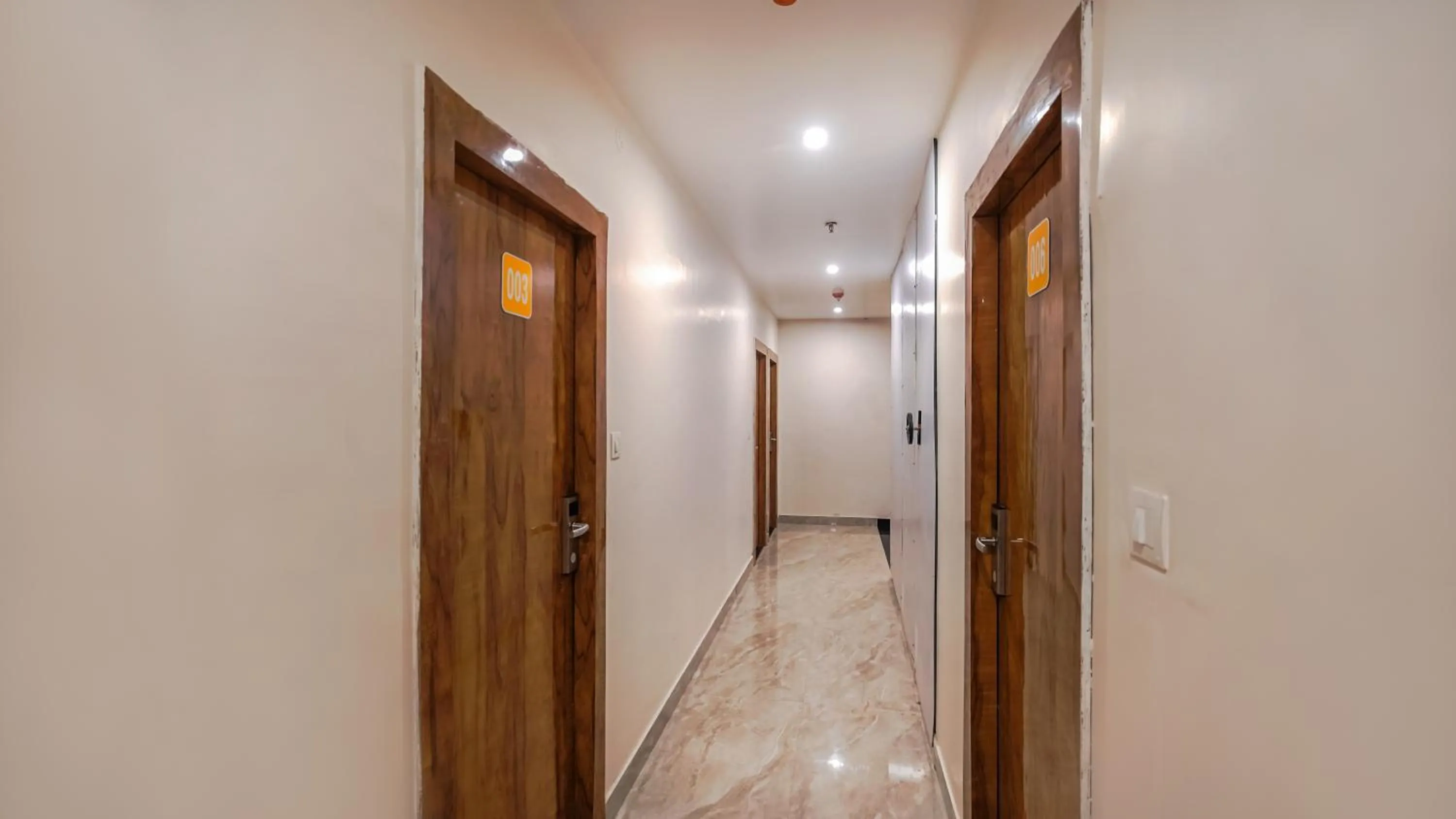 Lobby or reception in Perfectstayz Premium Varanasi