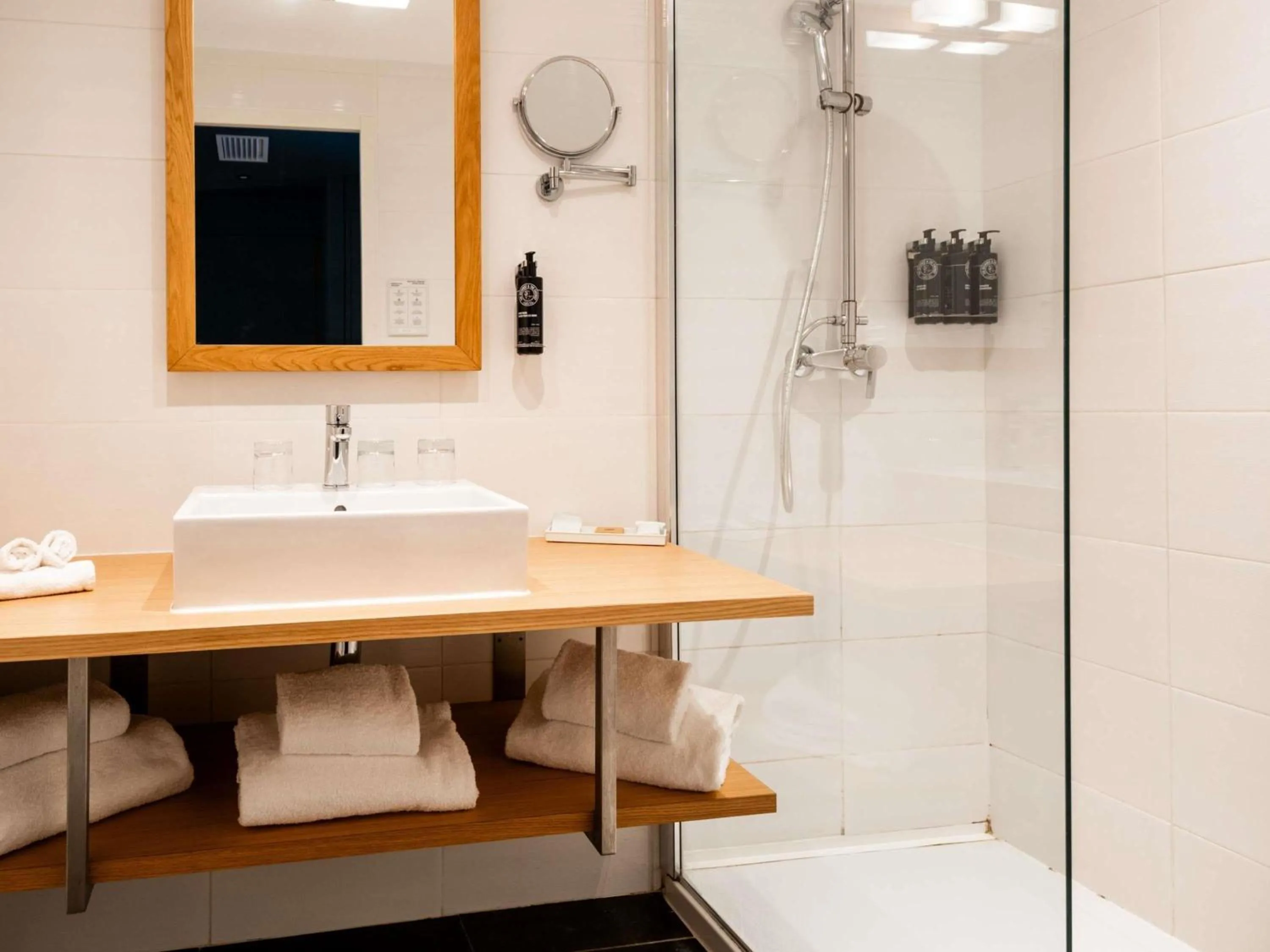Bedroom in Hotel de L'Abbaye Le Tronchet - Handwritten Collection