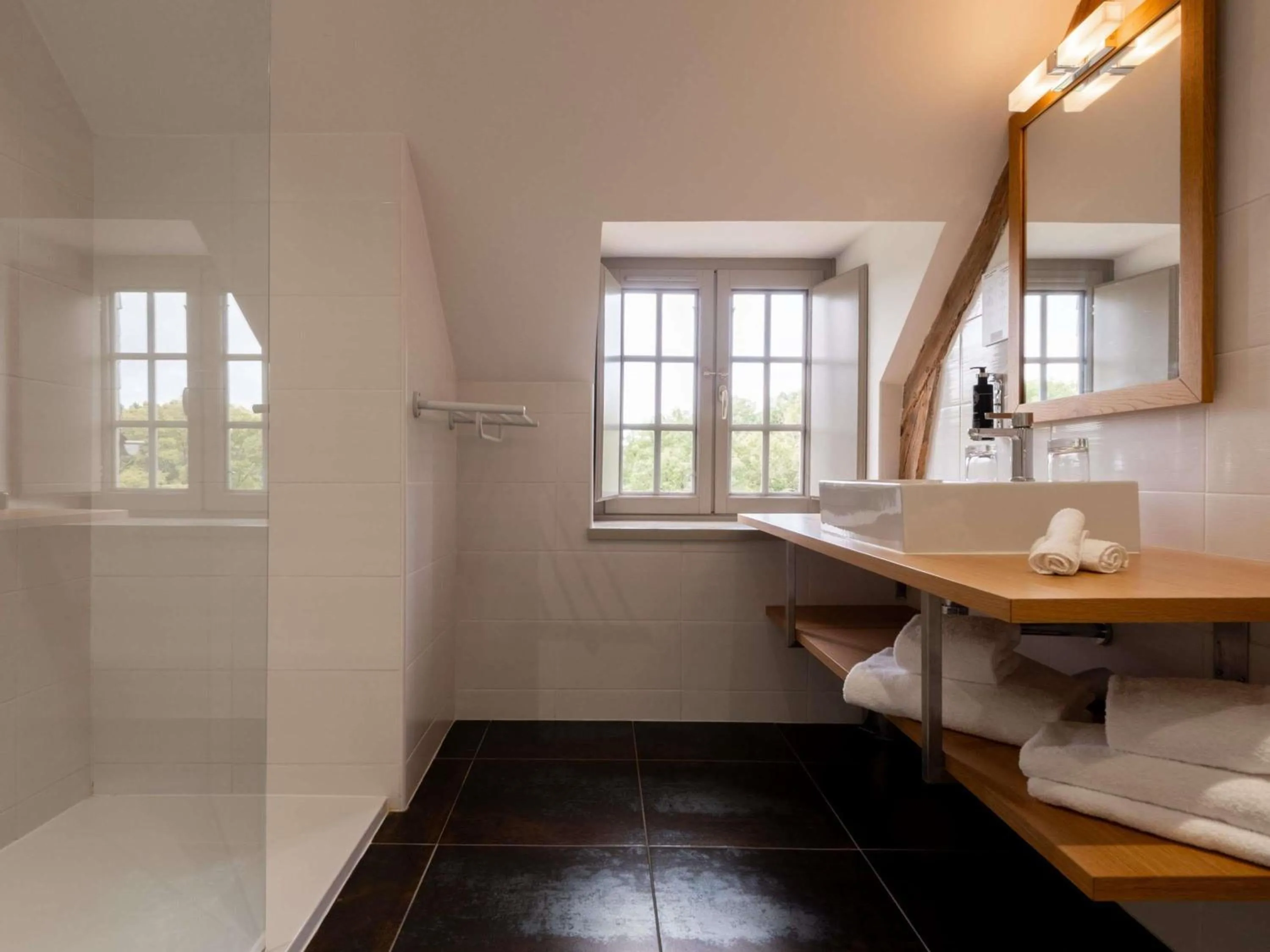 Bedroom in Hotel de L'Abbaye Le Tronchet - Handwritten Collection