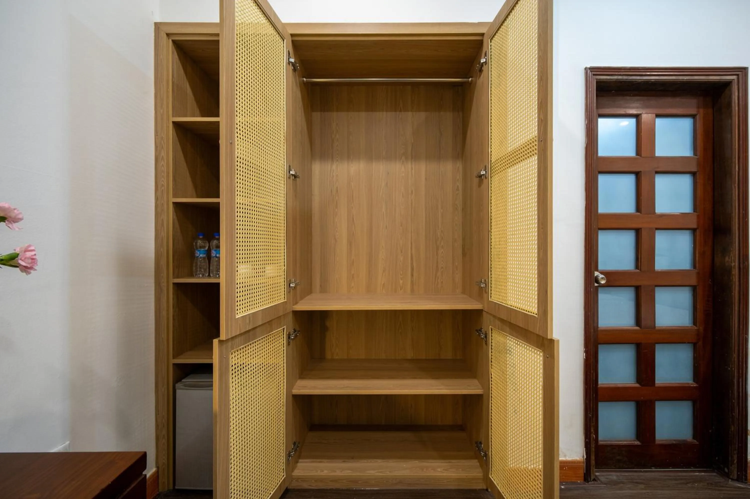 wardrobe in Shine Hue Hotel 2