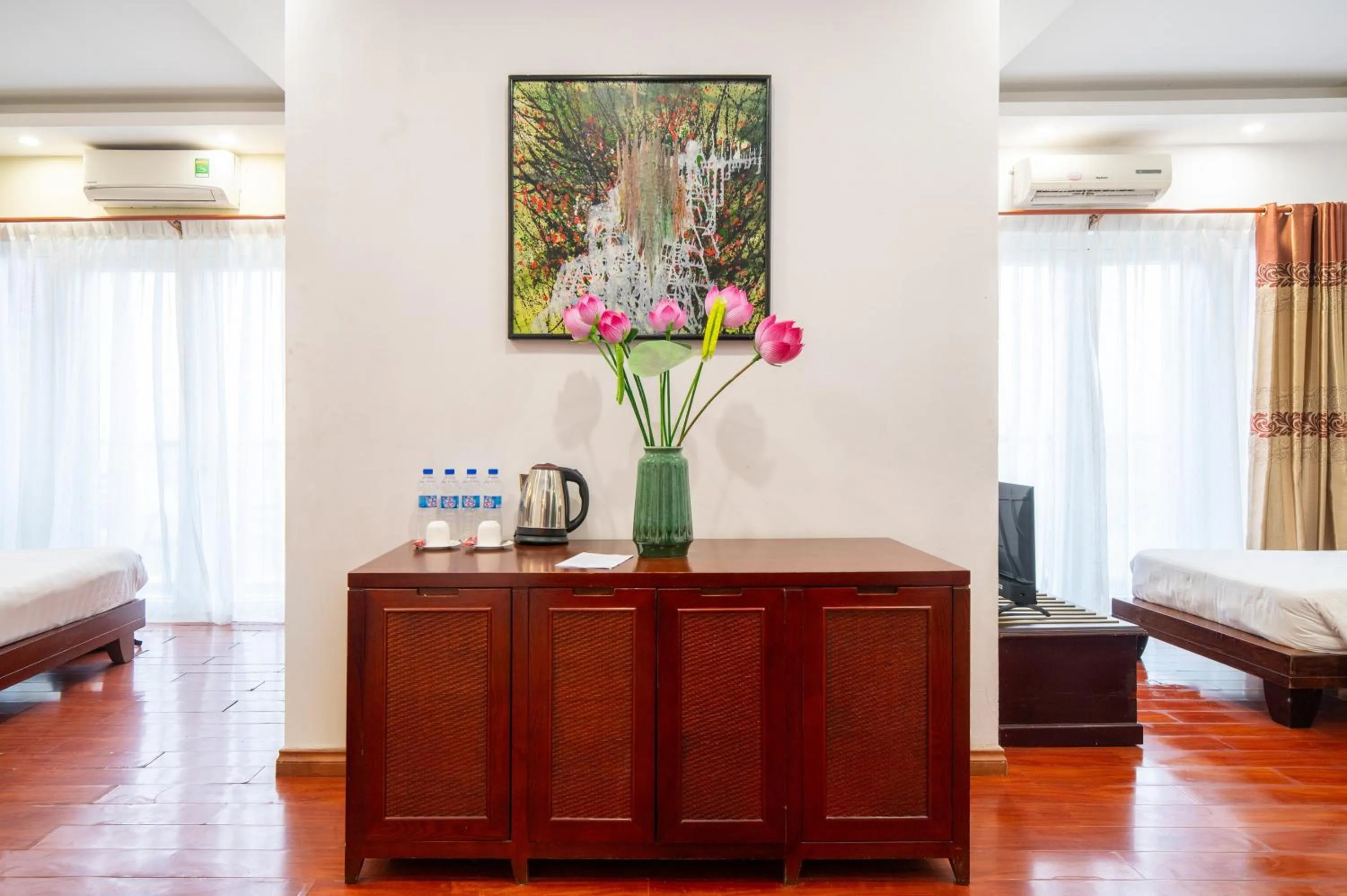 Bed in Shine Hue Hotel 2