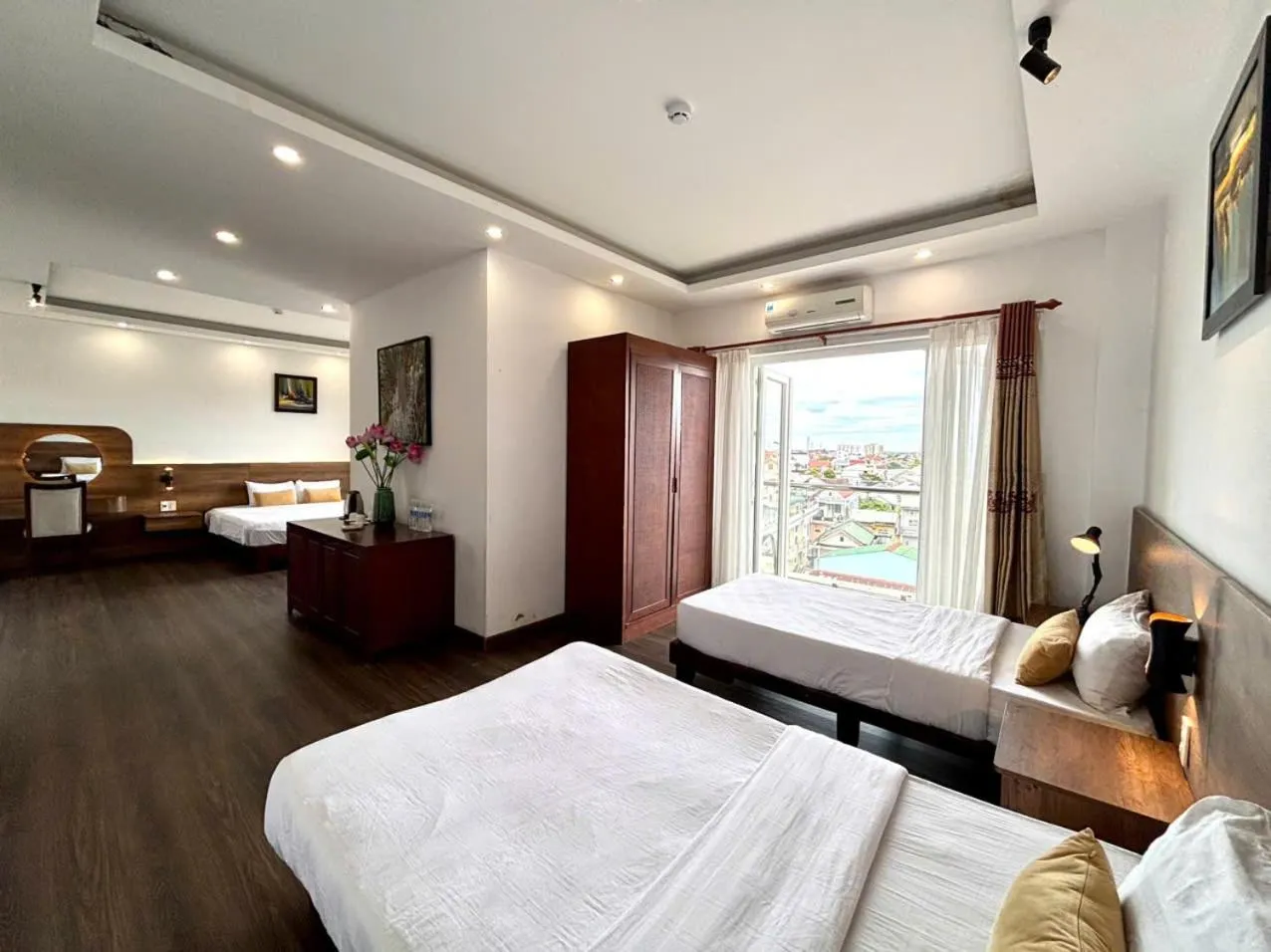 Bed in Shine Hue Hotel 2