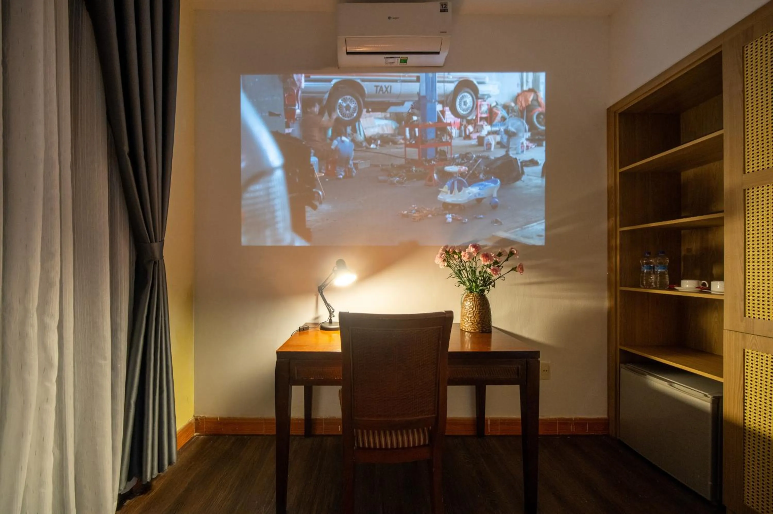 TV and multimedia in Shine Hue Hotel 2