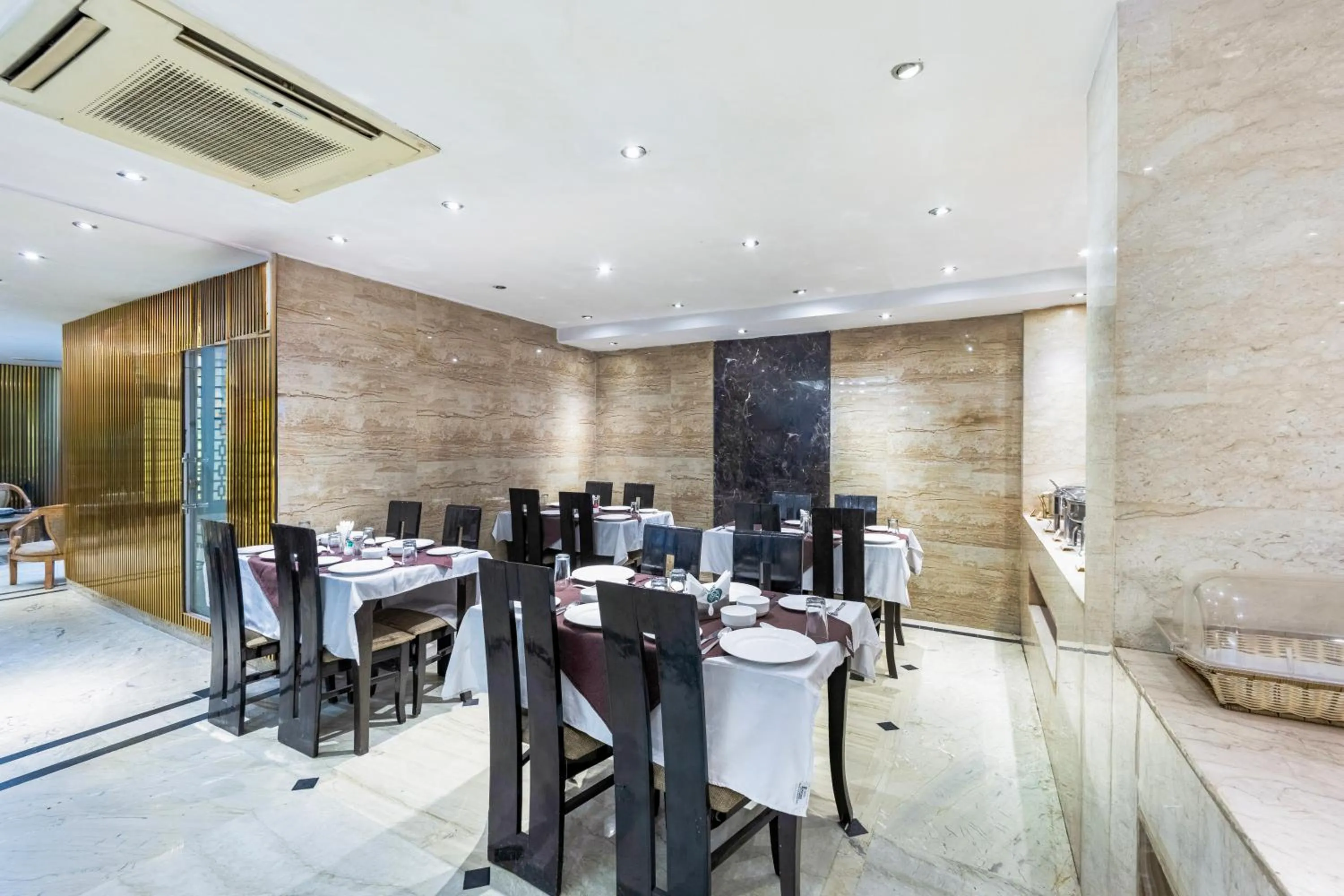 Living room in Alaya Stays Hotel Emperor Palms